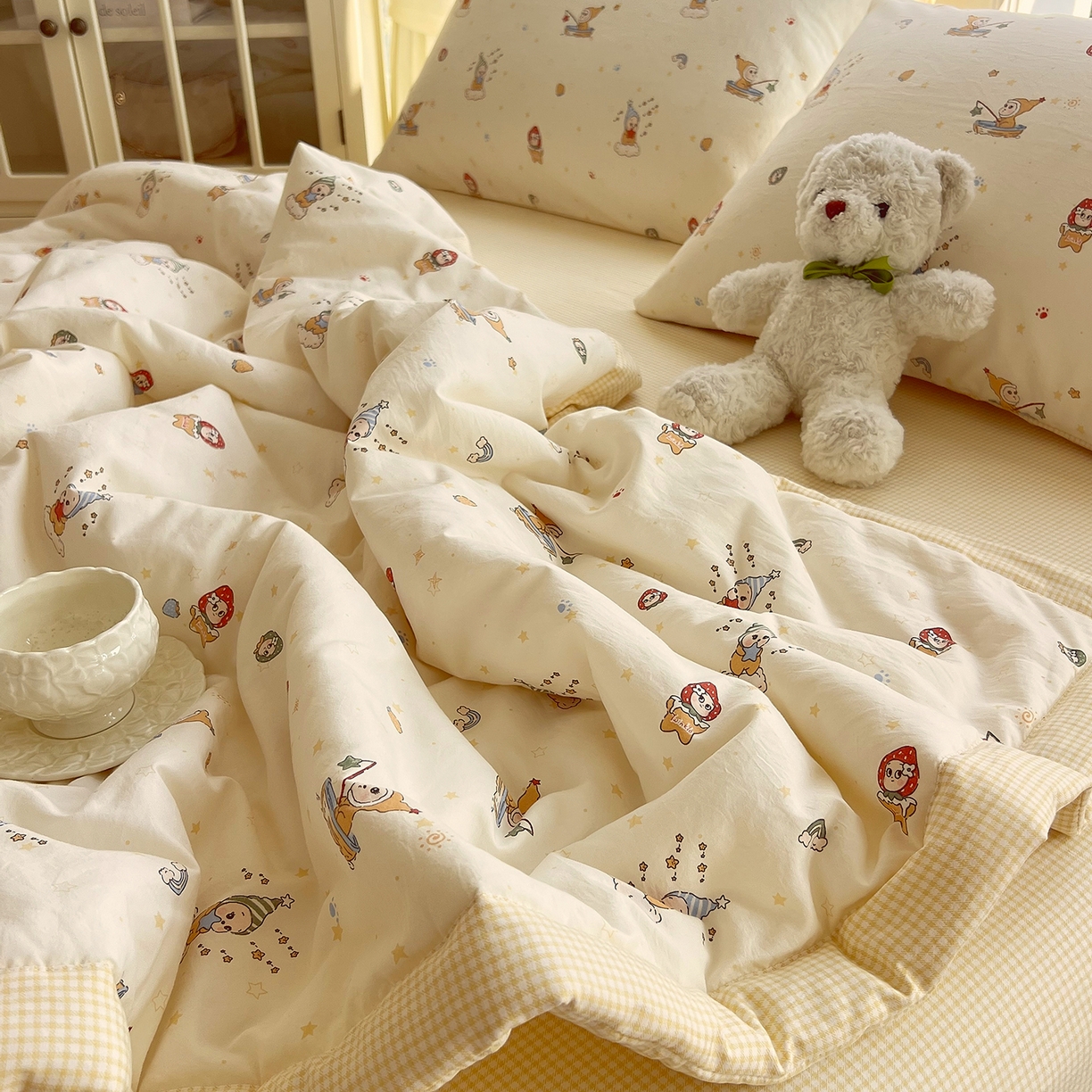 91家纺网 家纺一手货源 找家纺 宝士康家纺 2026新款抗菌亲肤棉田园碎花格子单夏被/夏被四件套 黄格星趣