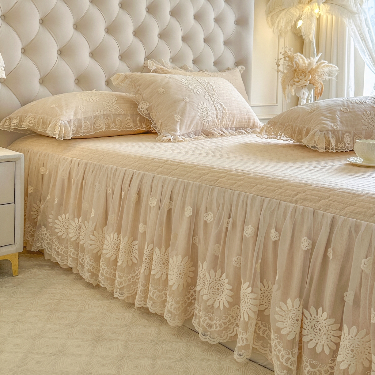 91家纺网 家纺一手货源 找家纺 恋尚 2026新款甜梦花嫁色织麻床裙蕾丝夹棉床裙床笠控价床裙135起，床裙三件170，甜梦花嫁系列 甜梦花嫁 米黄