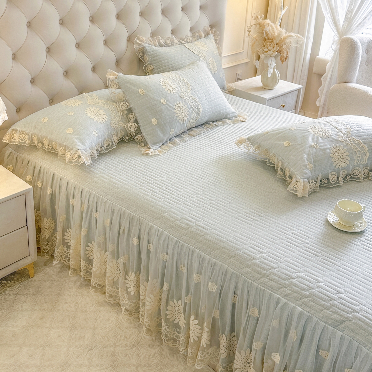 91家纺网 家纺一手货源 找家纺 恋尚 2026新款甜梦花嫁色织麻床裙蕾丝夹棉床裙床笠控价床裙135起，床裙三件170，甜梦花嫁系列 甜梦花嫁-清新蓝