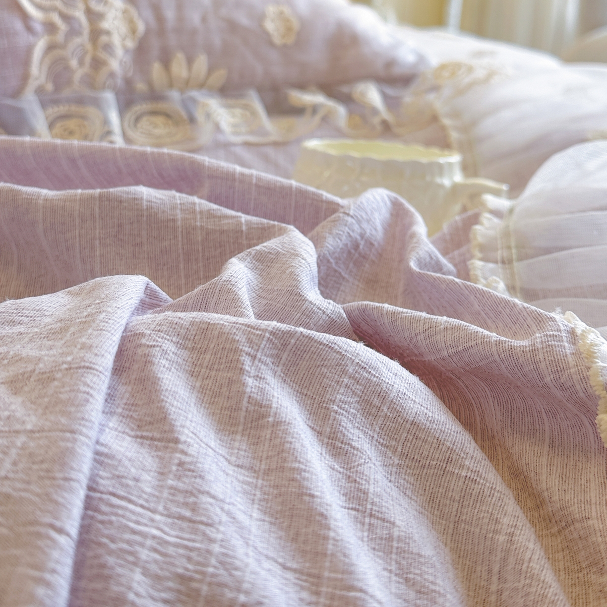 91家纺网 家纺一手货源 找家纺 恋尚 2026新款色织麻夹棉床裙四件套 控价四件套270，甜梦花嫁系列 甜梦花嫁-香芋紫