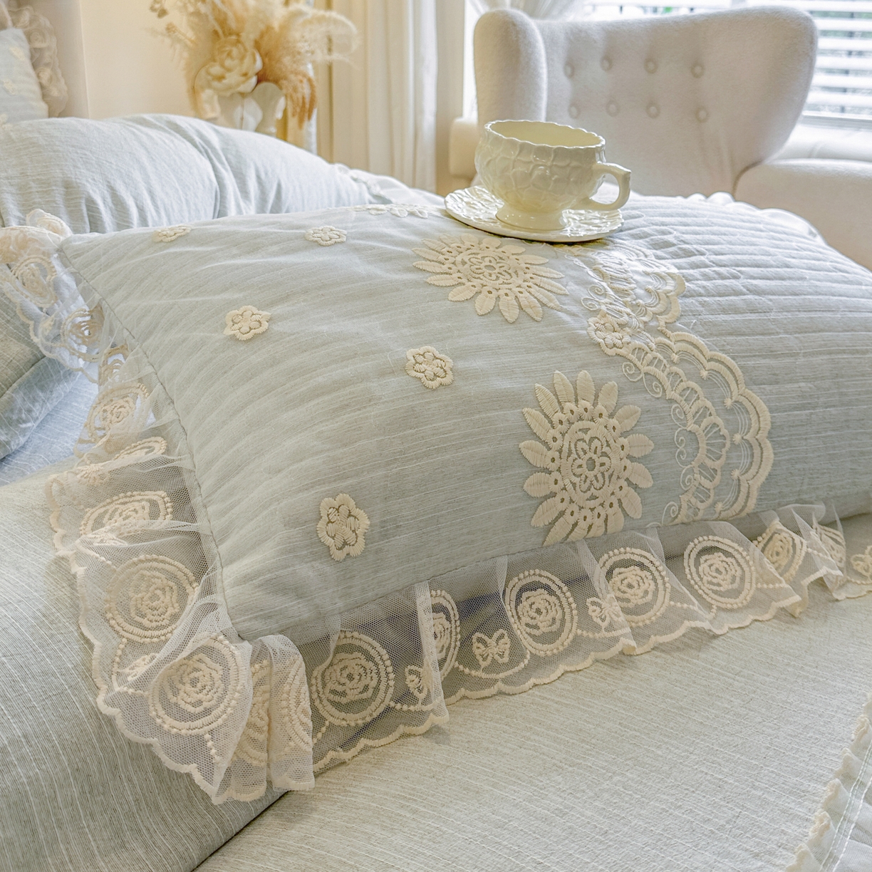 91家纺网 家纺一手货源 找家纺 恋尚 2026新款色织麻夹棉床裙四件套 控价四件套270，甜梦花嫁系列 甜梦花嫁-清新蓝