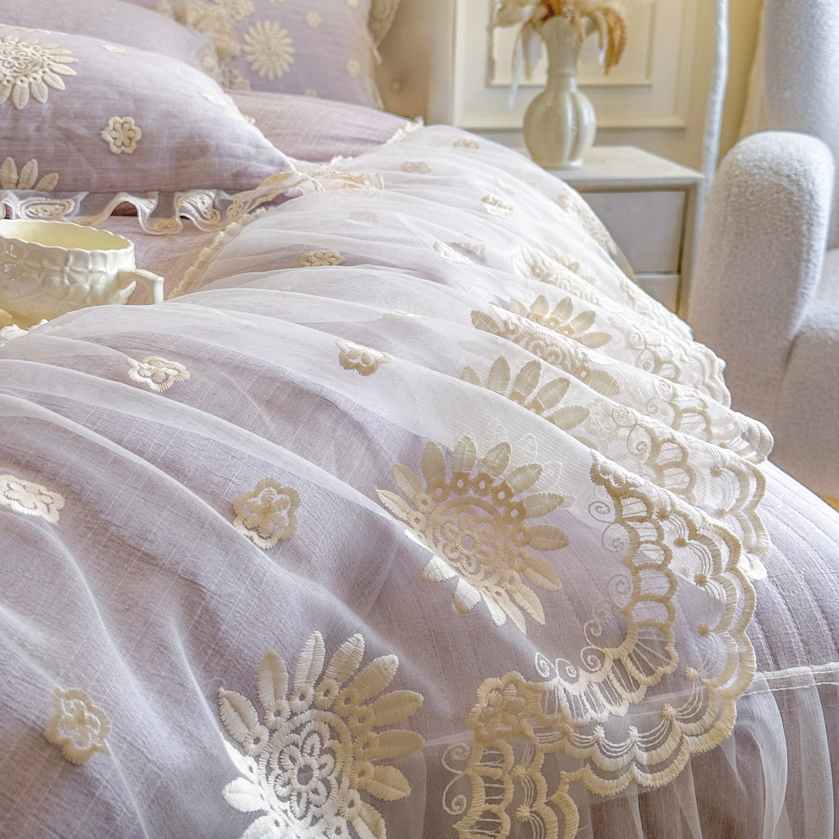 91家纺网 家纺一手货源 找家纺 恋尚 2026新款色织麻夹棉床裙四件套 控价四件套270，甜梦花嫁系列 甜梦花嫁-香芋紫