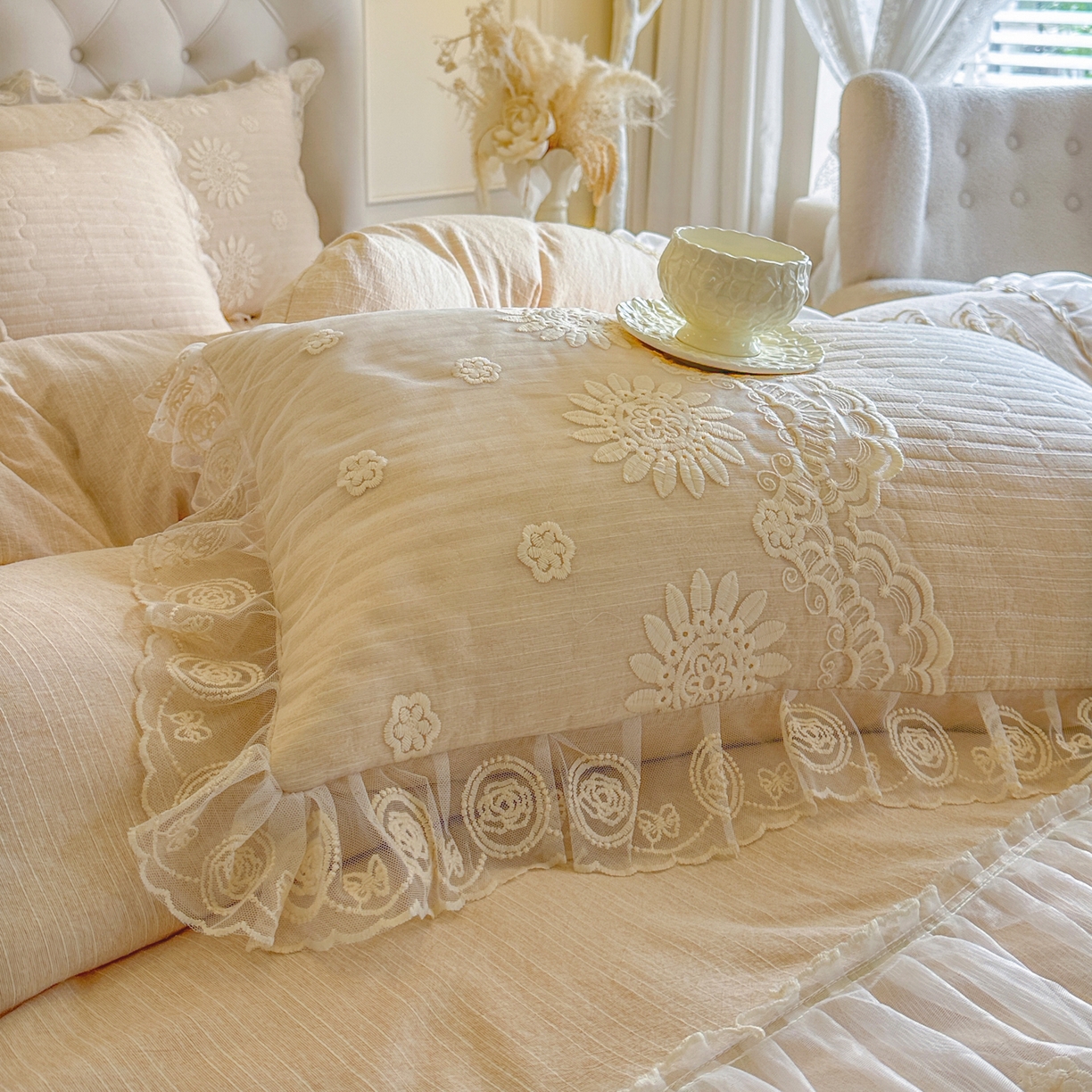 91家纺网 家纺一手货源 找家纺 恋尚 2026新款色织麻夹棉床裙四件套 控价四件套270，甜梦花嫁系列 甜梦花嫁 米黄