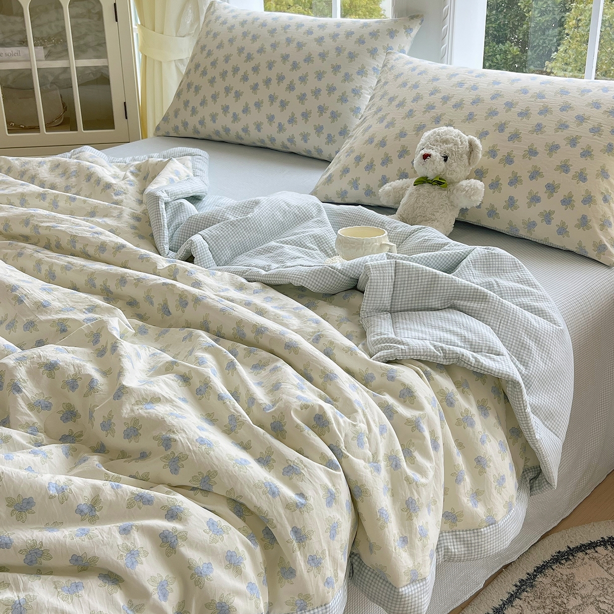 91家纺网 家纺一手货源 找家纺 宝士康家纺 2026新款抗菌亲肤棉田园碎花格子单夏被/夏被四件套 兰黛雾语