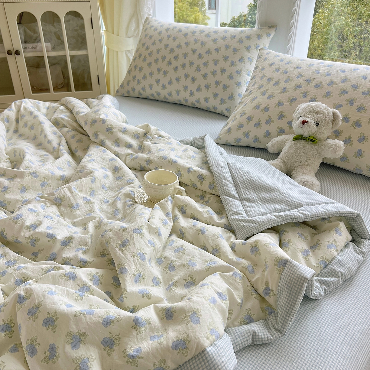 91家纺网 家纺一手货源 找家纺 宝士康家纺 2026新款抗菌亲肤棉田园碎花格子单夏被/夏被四件套 兰黛雾语