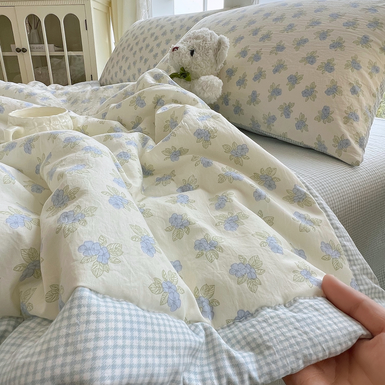 91家纺网 家纺一手货源 找家纺 宝士康家纺 2026新款抗菌亲肤棉田园碎花格子单夏被/夏被四件套 兰黛雾语