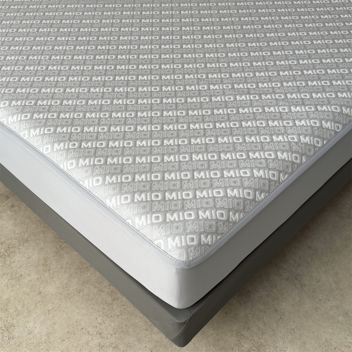 91家纺网 家纺一手货源 找家纺 慕木家纺 2026新款A类高端pe双面乙纶冰豆豆凉席摩登MIO系列（提供买家秀） 摩登MIO-灰床笠款