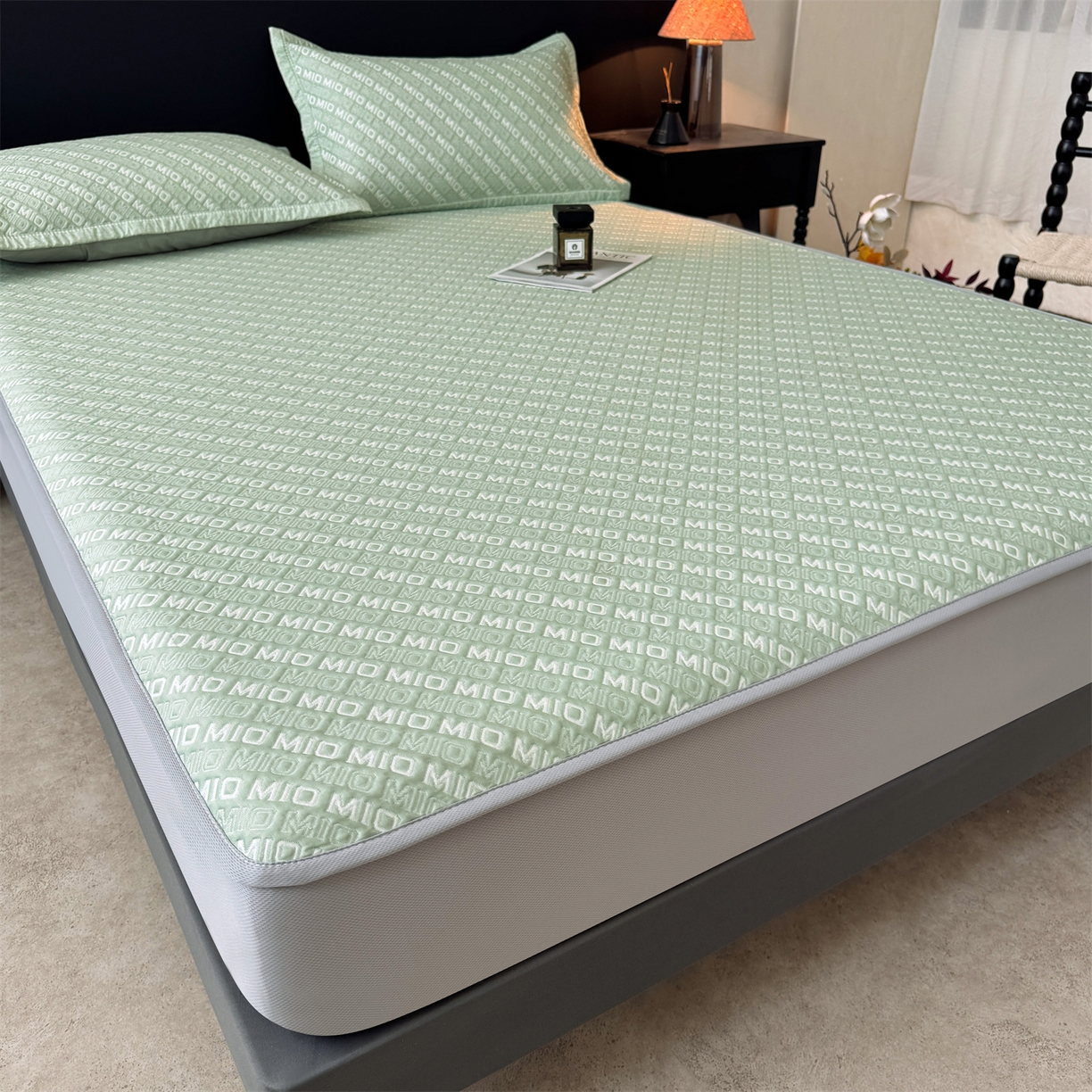 91家纺网 家纺一手货源 找家纺 慕木家纺 2026新款A类高端pe双面乙纶冰豆豆凉席摩登MIO系列（提供买家秀） 摩登MIO-绿床笠款