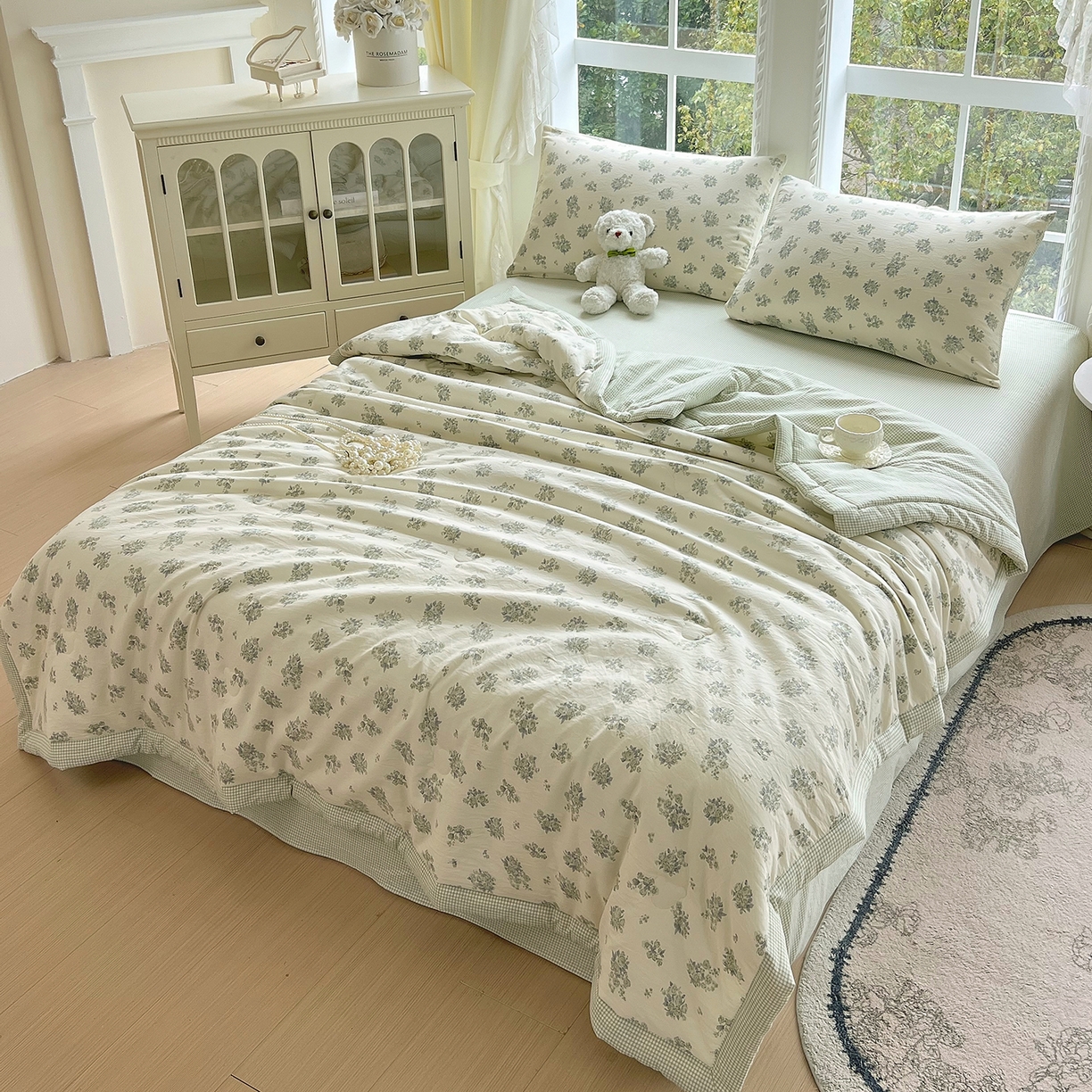 91家纺网 家纺一手货源 找家纺 宝士康家纺 2026新款抗菌亲肤棉田园碎花格子单夏被/夏被四件套 玫簇紫叶