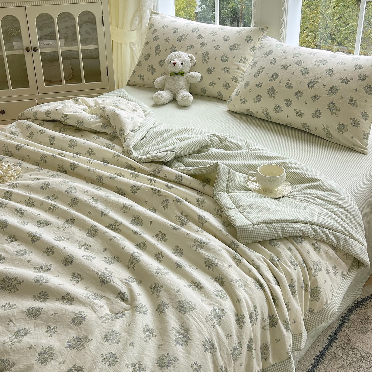 91家纺网 家纺一手货源 找家纺 宝士康家纺 2026新款抗菌亲肤棉田园碎花格子单夏被/夏被四件套 玫簇紫叶