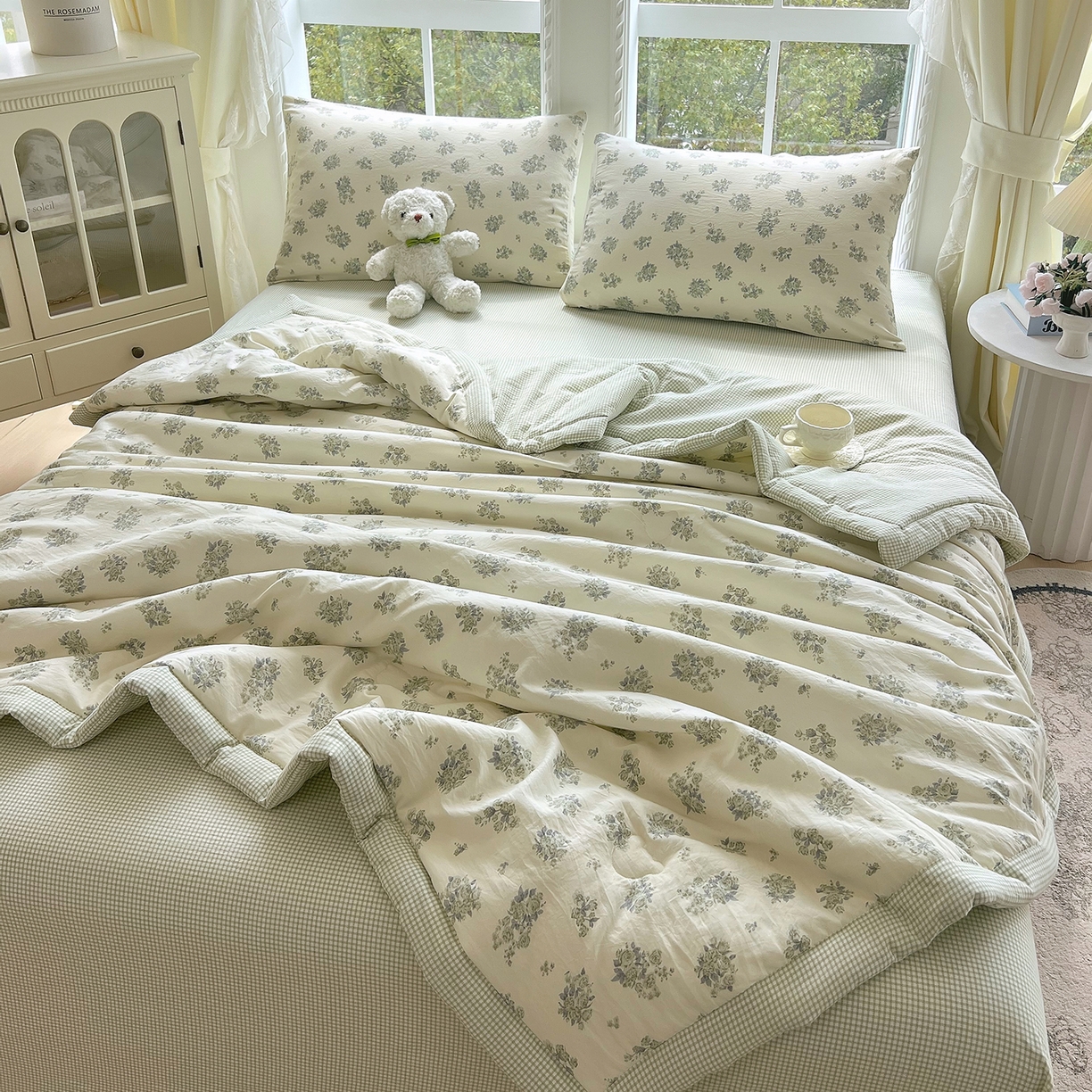 91家纺网 家纺一手货源 找家纺 宝士康家纺 2026新款抗菌亲肤棉田园碎花格子单夏被/夏被四件套 玫簇紫叶