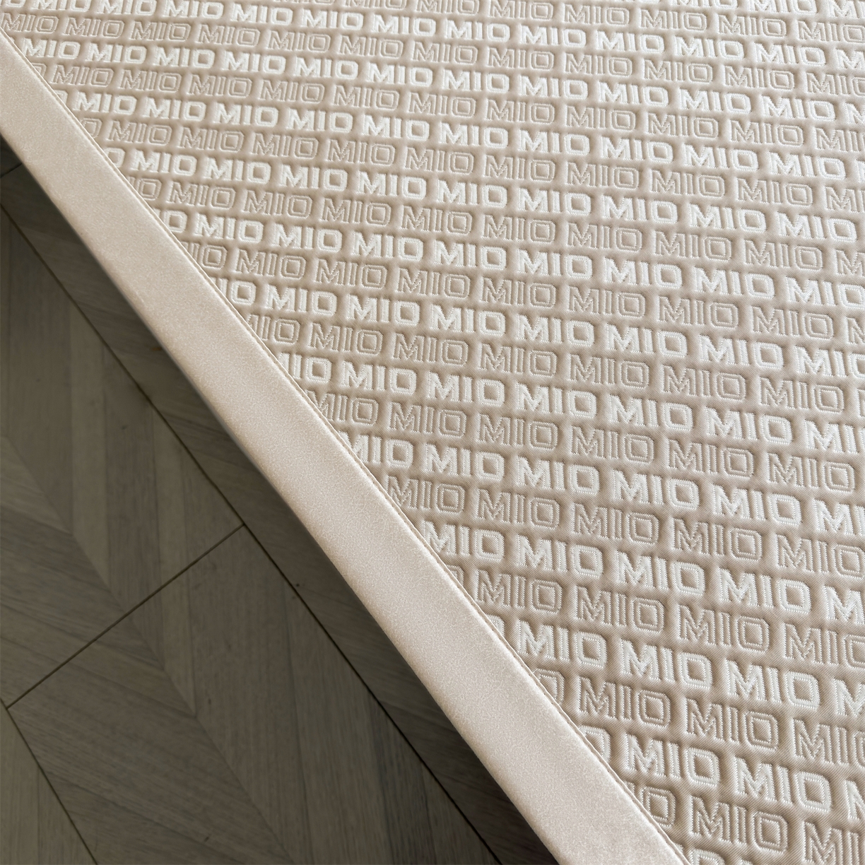 91家纺网 家纺一手货源 找家纺 慕木家纺 2026新款A类高端pe双面乙纶冰豆豆凉席摩登MIO系列（提供买家秀） 摩登MIO-卡其床席款