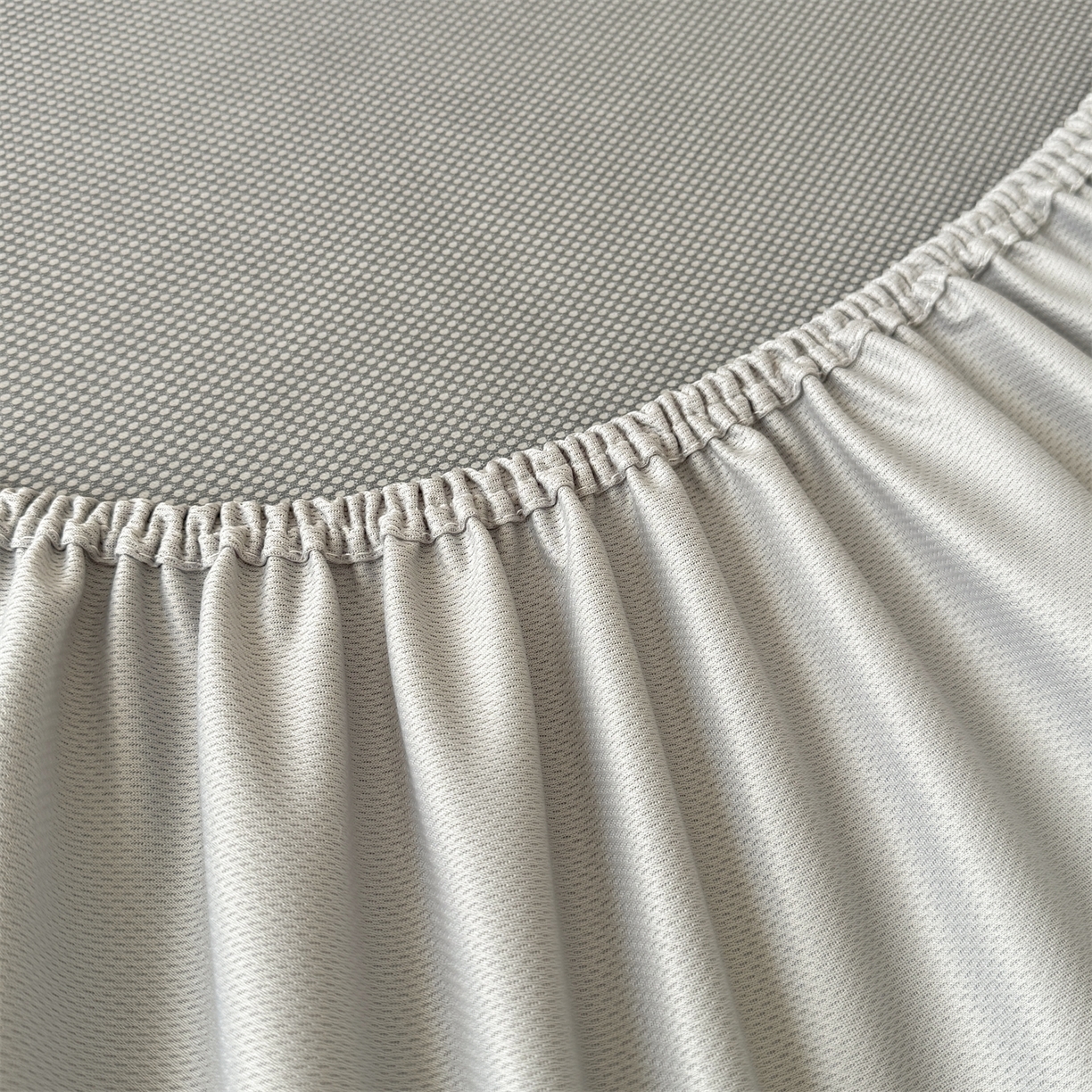 91家纺网 家纺一手货源 找家纺 慕木家纺 2026新款A类高端pe双面乙纶冰豆豆凉席摩登MIO系列（提供买家秀） 摩登MIO-卡其床笠款