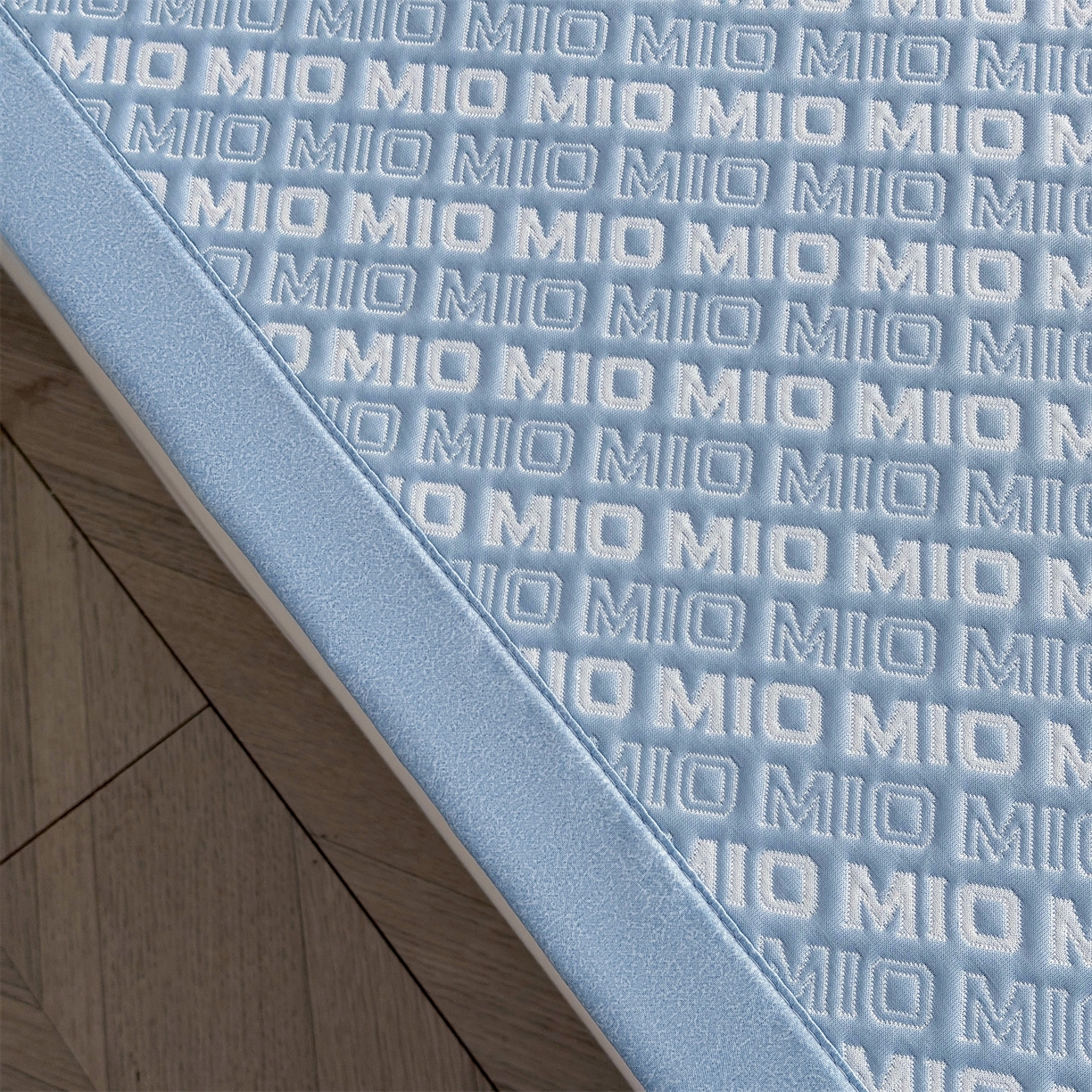 91家纺网 家纺一手货源 找家纺 慕木家纺 2026新款A类高端pe双面乙纶冰豆豆凉席摩登MIO系列（提供买家秀） 摩登MIO-蓝床席款