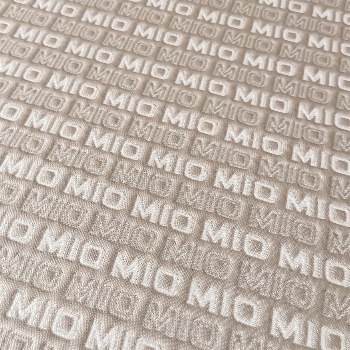 91家纺网 家纺一手货源 找家纺 慕木家纺 2026新款A类高端pe双面乙纶冰豆豆凉席摩登MIO系列（提供买家秀） 摩登MIO-卡其床笠款