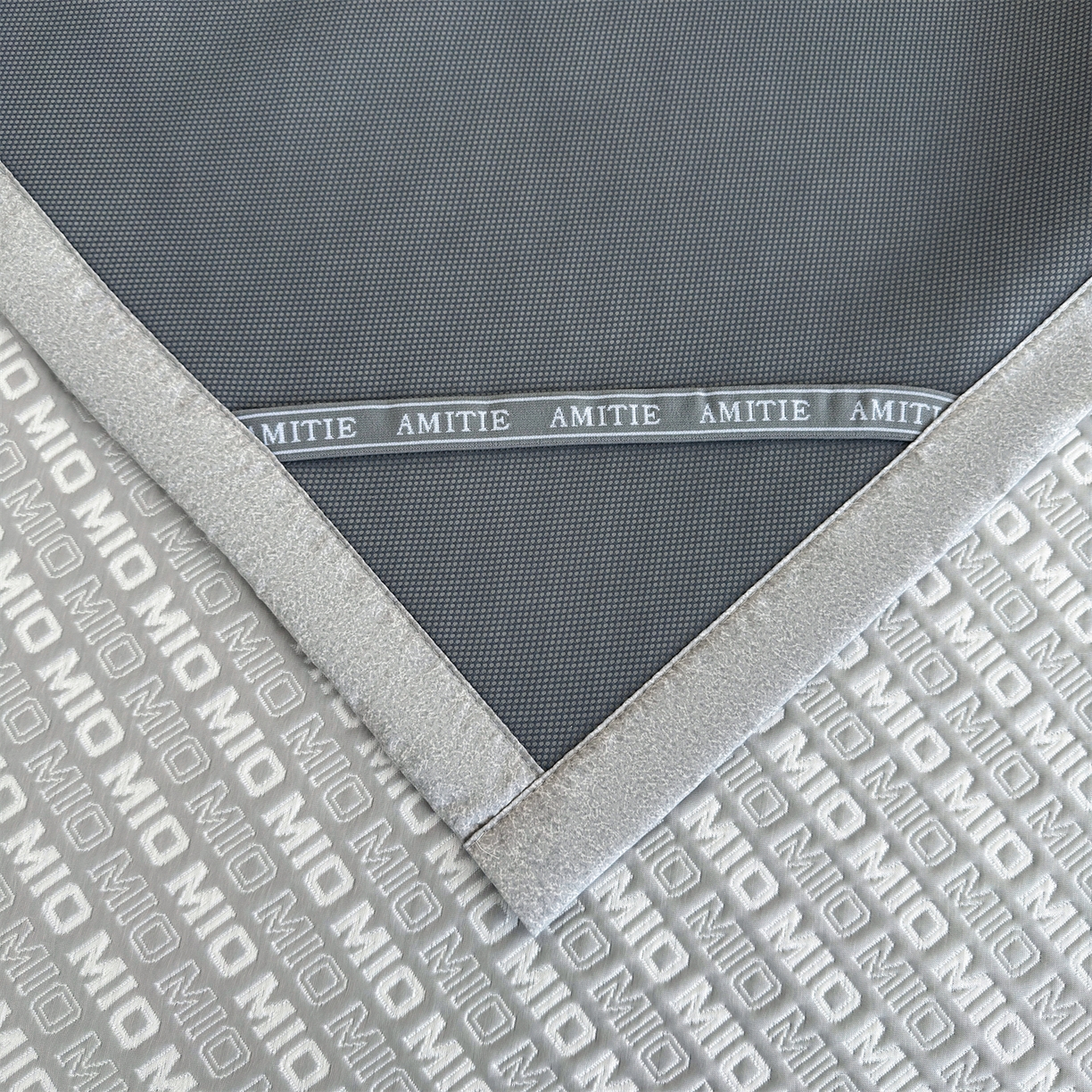 91家纺网 家纺一手货源 找家纺 慕木家纺 2026新款A类高端pe双面乙纶冰豆豆凉席摩登MIO系列（提供买家秀） 摩登MIO-灰床席款