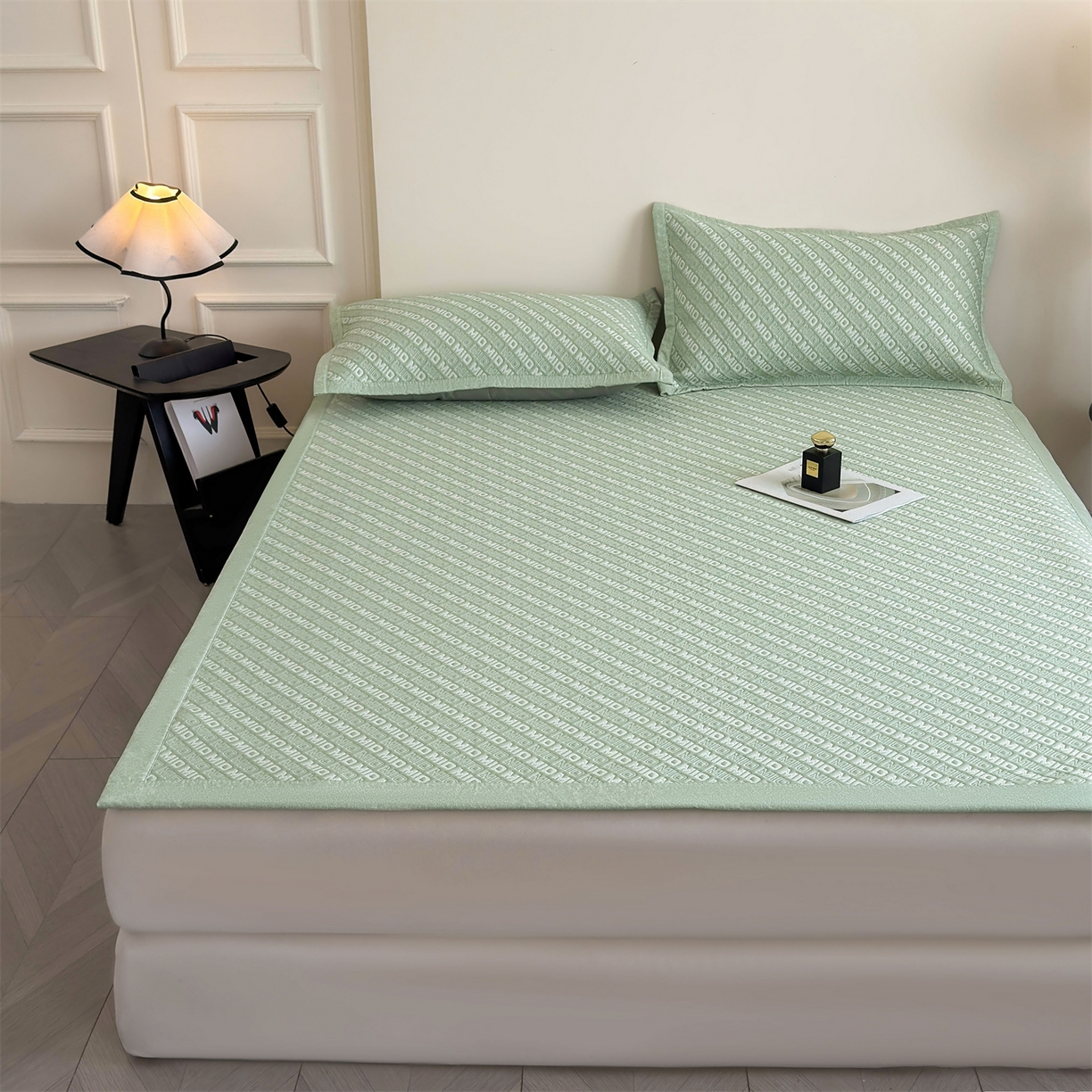 91家纺网 家纺一手货源 找家纺 慕木家纺 2026新款A类高端pe双面乙纶冰豆豆凉席摩登MIO系列（提供买家秀） 摩登MIO-绿床席款