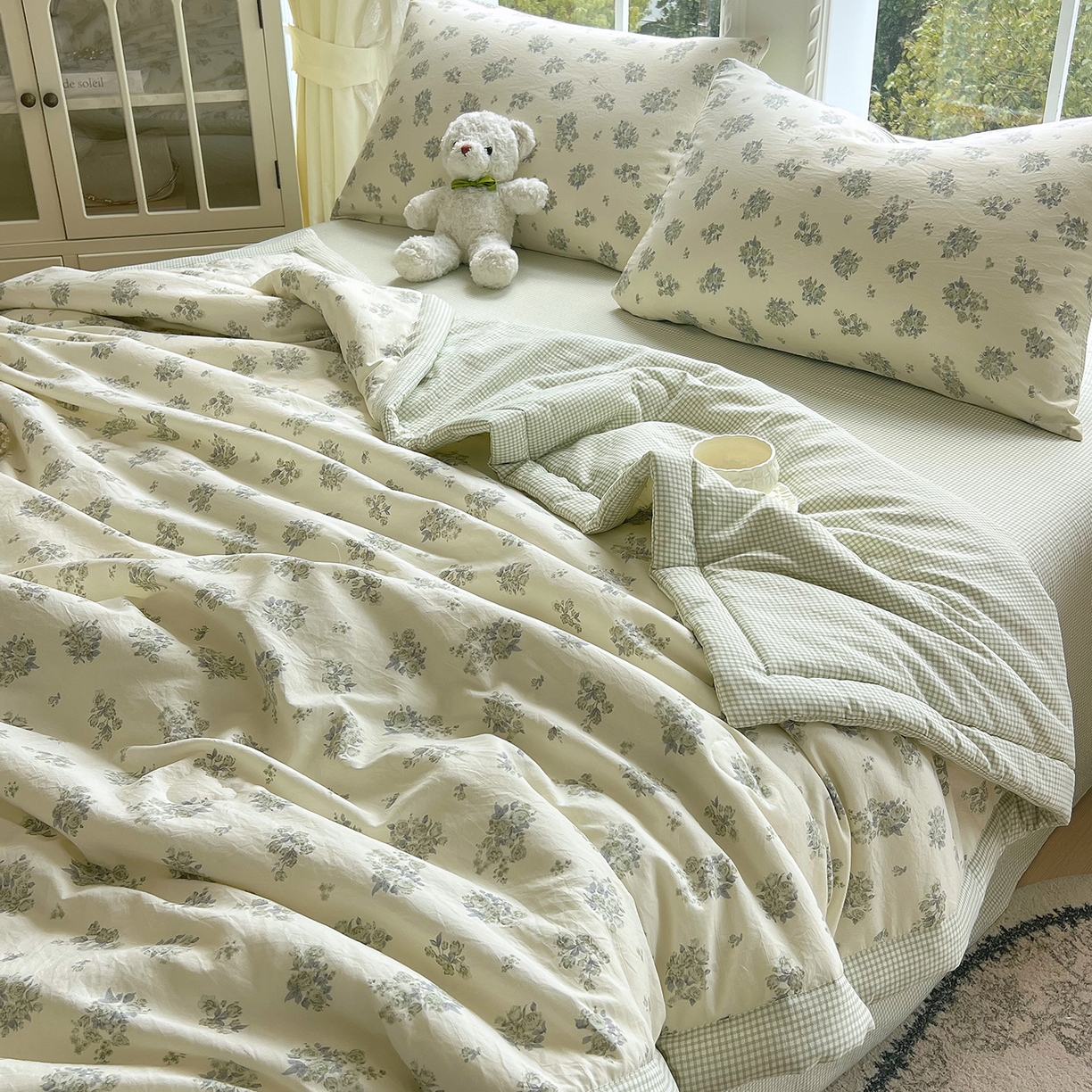 91家纺网 家纺一手货源 找家纺 宝士康家纺 2026新款抗菌亲肤棉田园碎花格子单夏被/夏被四件套 玫簇紫叶