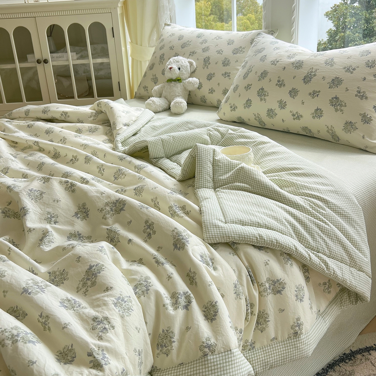 91家纺网 家纺一手货源 找家纺 宝士康家纺 2026新款抗菌亲肤棉田园碎花格子单夏被/夏被四件套 玫簇紫叶