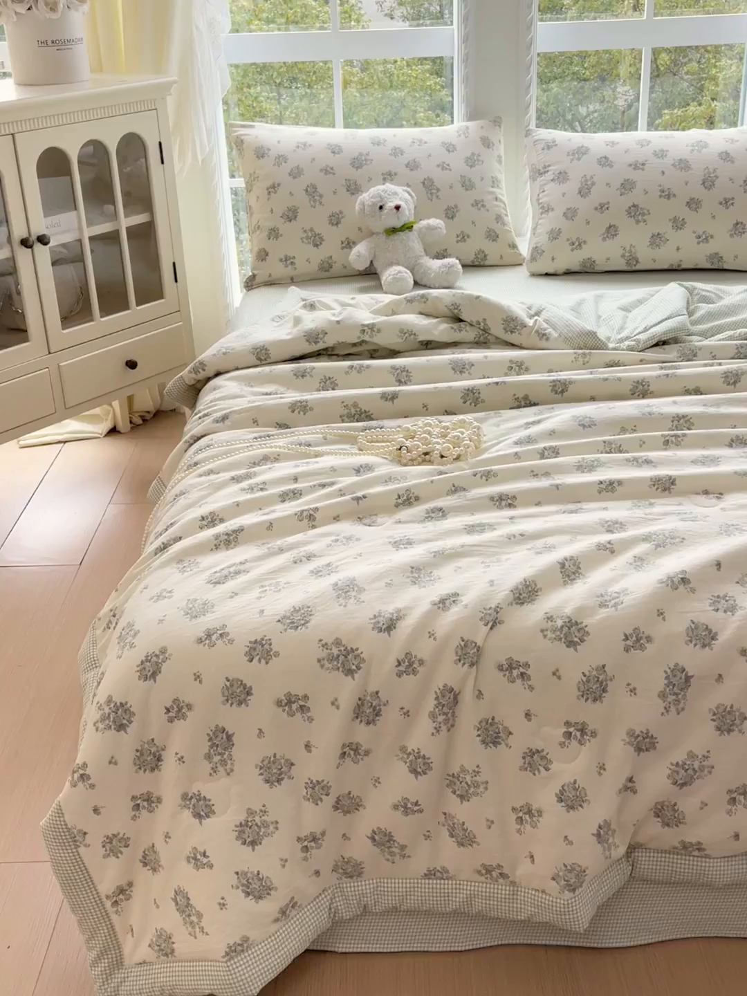 91家纺网 家纺一手货源 找家纺 宝士康家纺 2026新款抗菌亲肤棉田园碎花格子单夏被/夏被四件套 玫簇紫叶