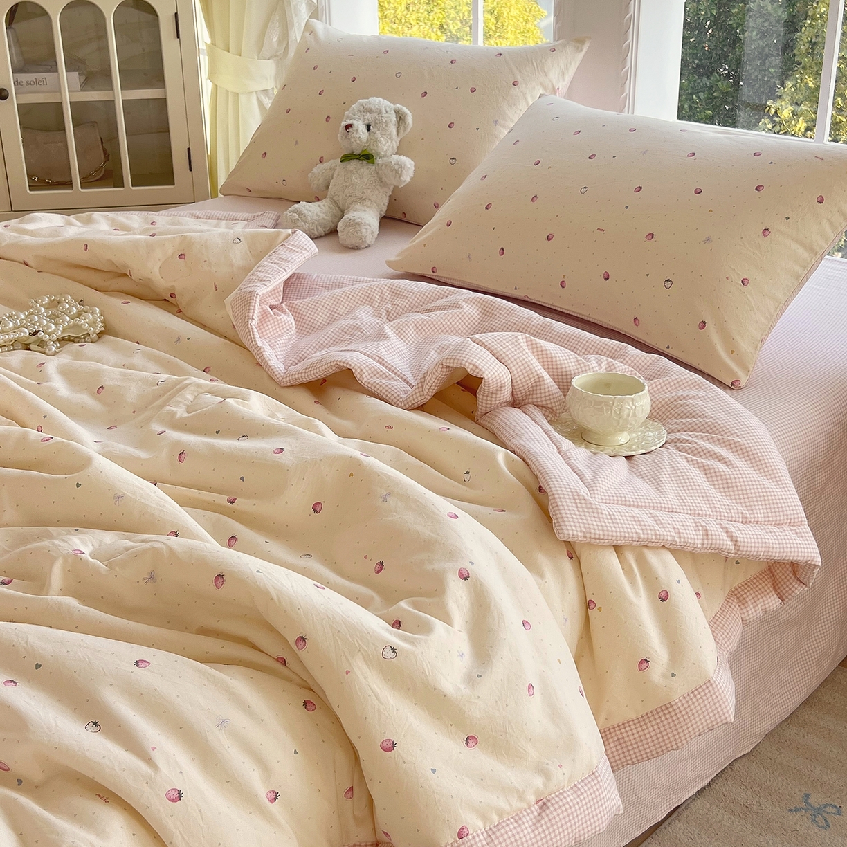 91家纺网 家纺一手货源 找家纺 宝士康家纺 2026新款抗菌亲肤棉田园碎花格子单夏被/夏被四件套 莓果粉格
