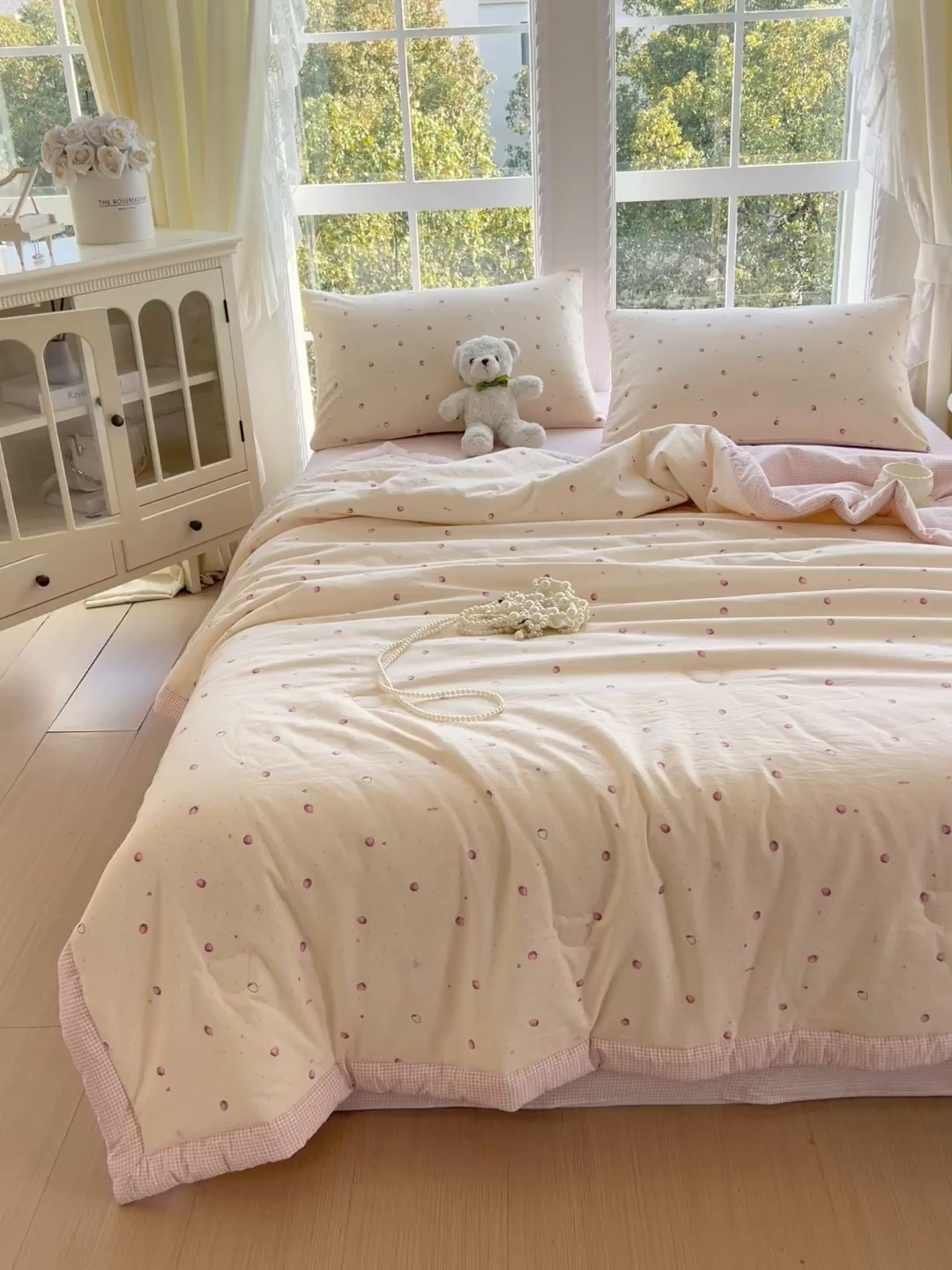 91家纺网 家纺一手货源 找家纺 宝士康家纺 2026新款抗菌亲肤棉田园碎花格子单夏被/夏被四件套 莓果粉格