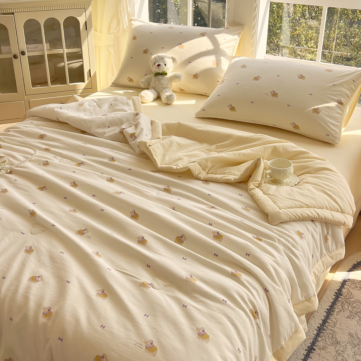 91家纺网 家纺一手货源 找家纺 宝士康家纺 2026新款抗菌亲肤棉田园碎花格子单夏被/夏被四件套 奶黄河马