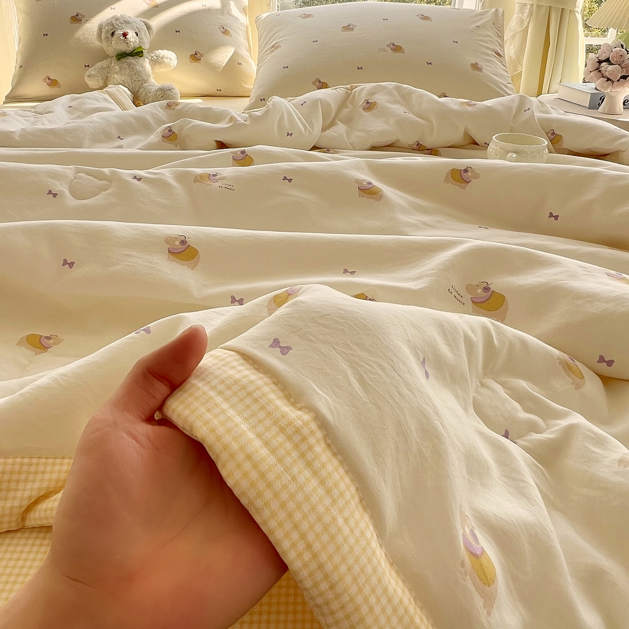 91家纺网 家纺一手货源 找家纺 宝士康家纺 2026新款抗菌亲肤棉田园碎花格子单夏被/夏被四件套 奶黄河马