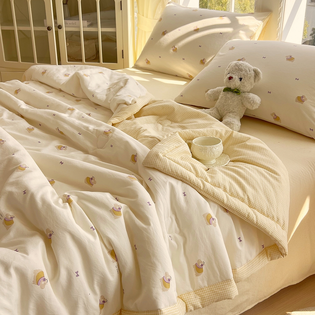 91家纺网 家纺一手货源 找家纺 宝士康家纺 2026新款抗菌亲肤棉田园碎花格子单夏被/夏被四件套 奶黄河马