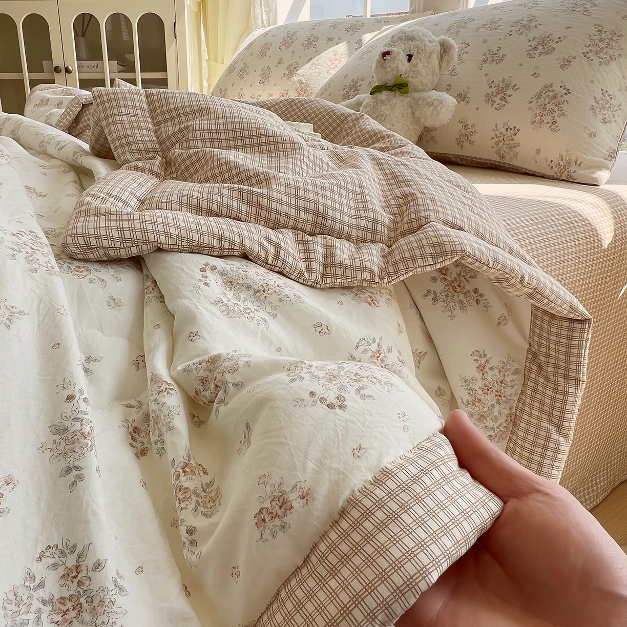 91家纺网 家纺一手货源 找家纺 宝士康家纺 2026新款抗菌亲肤棉田园碎花格子单夏被/夏被四件套 暖咖田园