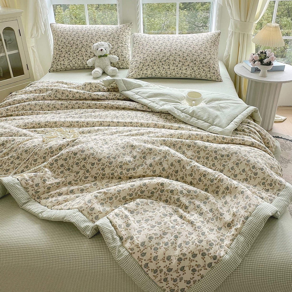 91家纺网 家纺一手货源 找家纺 宝士康家纺 2026新款抗菌亲肤棉田园碎花格子单夏被/夏被四件套 青格烟蕊