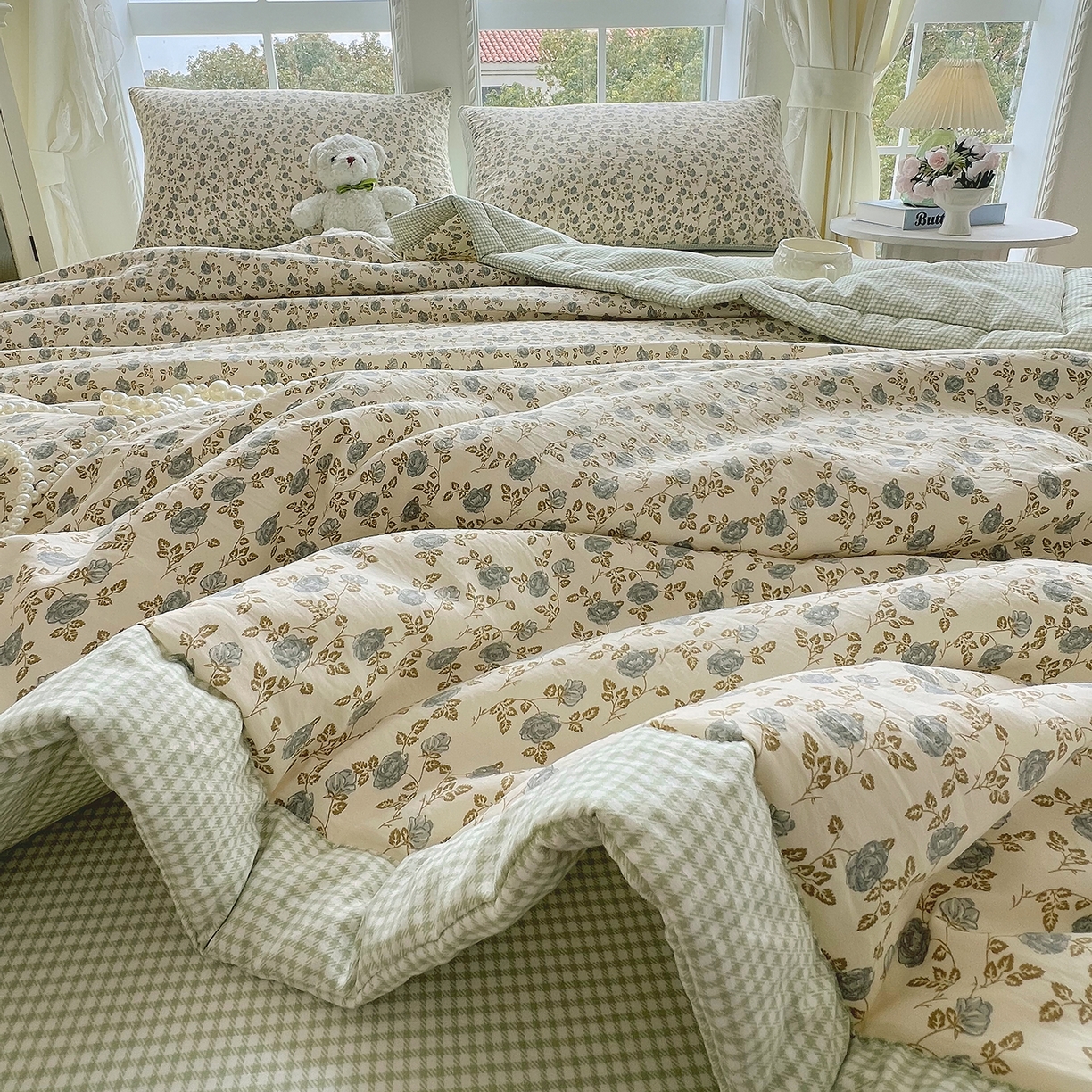 91家纺网 家纺一手货源 找家纺 宝士康家纺 2026新款抗菌亲肤棉田园碎花格子单夏被/夏被四件套 青格烟蕊