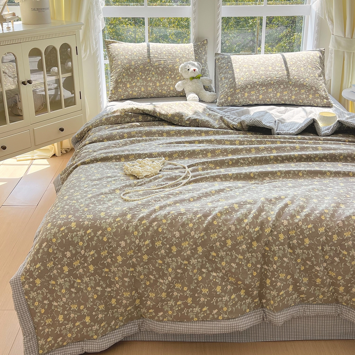 91家纺网 家纺一手货源 找家纺 宝士康家纺 2026新款抗菌亲肤棉田园碎花格子单夏被/夏被四件套 秋棠格韵