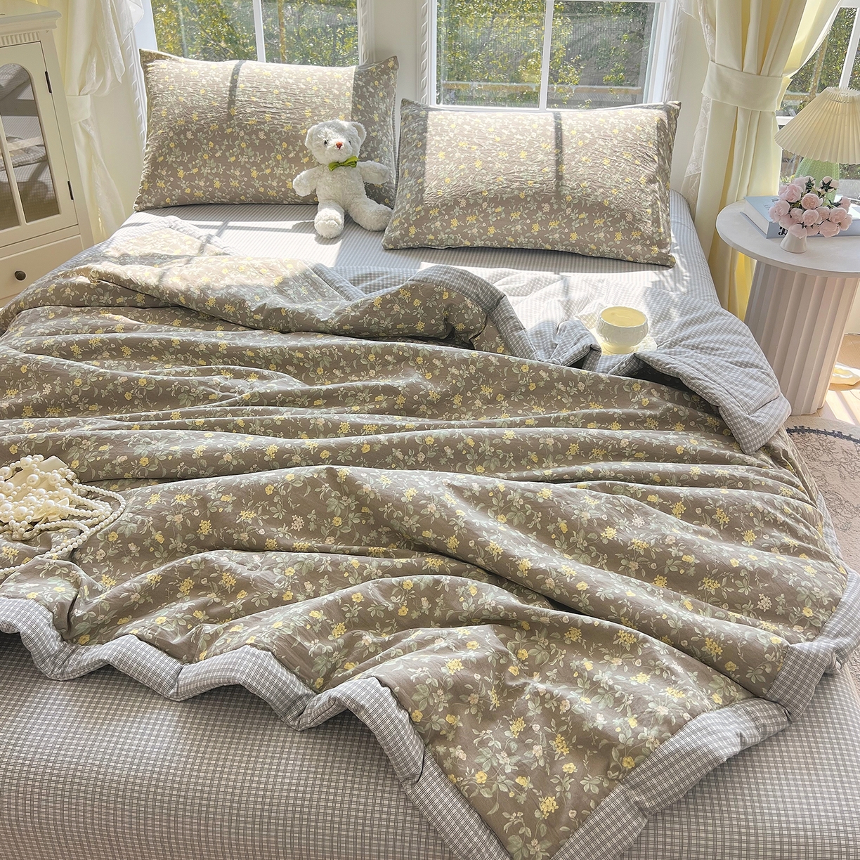 91家纺网 家纺一手货源 找家纺 宝士康家纺 2026新款抗菌亲肤棉田园碎花格子单夏被/夏被四件套 秋棠格韵