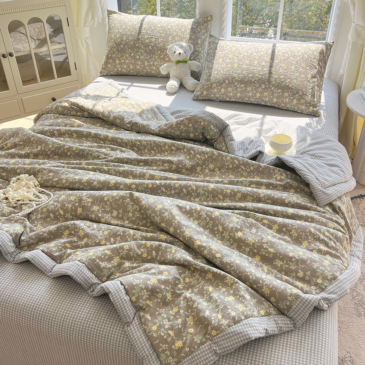 91家纺网 家纺一手货源 找家纺 宝士康家纺 2026新款抗菌亲肤棉田园碎花格子单夏被/夏被四件套 秋棠格韵