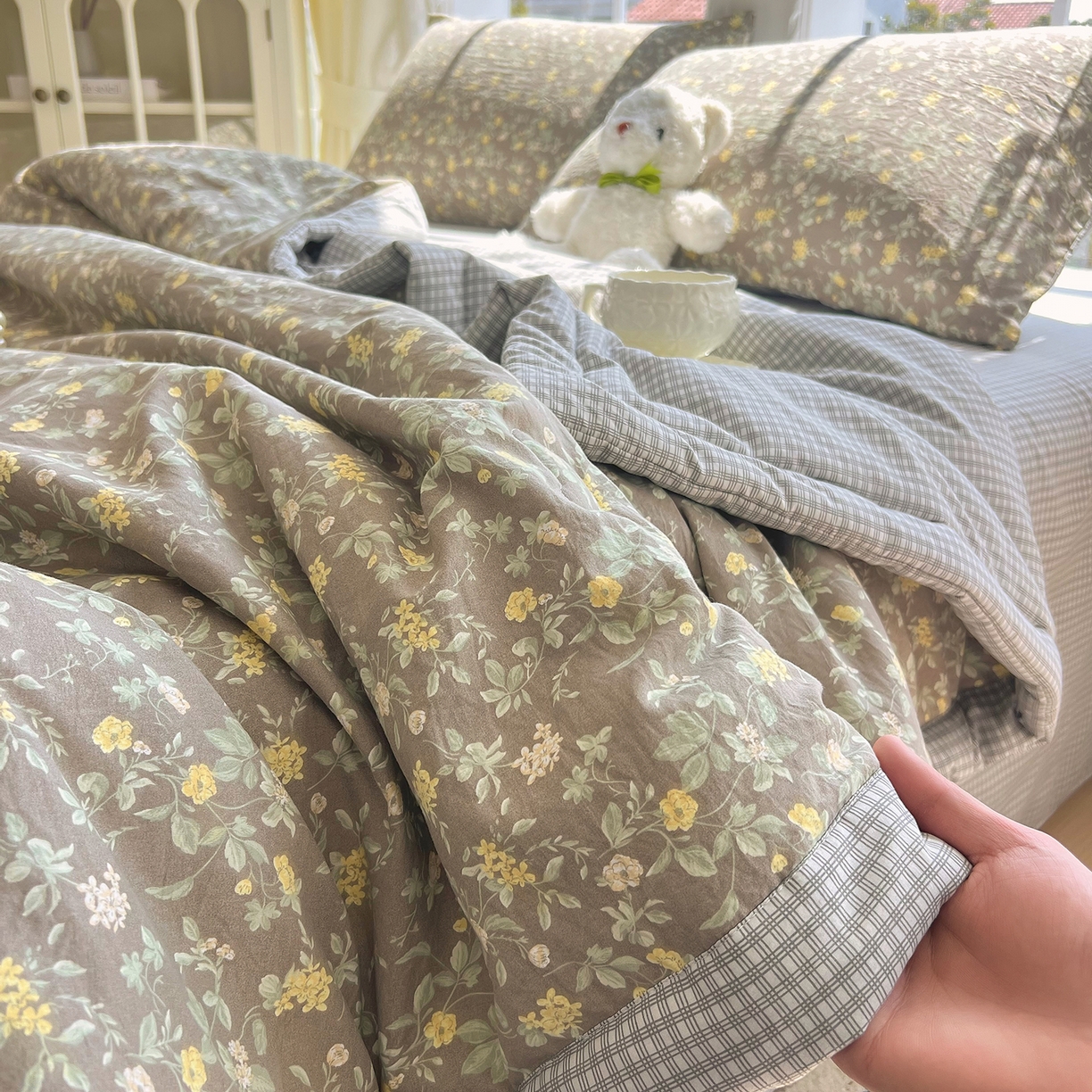 91家纺网 家纺一手货源 找家纺 宝士康家纺 2026新款抗菌亲肤棉田园碎花格子单夏被/夏被四件套 秋棠格韵