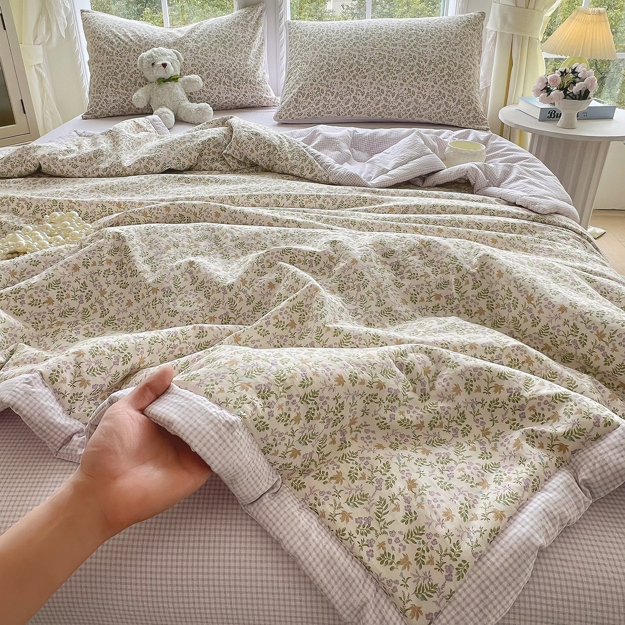 91家纺网 家纺一手货源 找家纺 宝士康家纺 2026新款抗菌亲肤棉田园碎花格子单夏被/夏被四件套 紫格花影