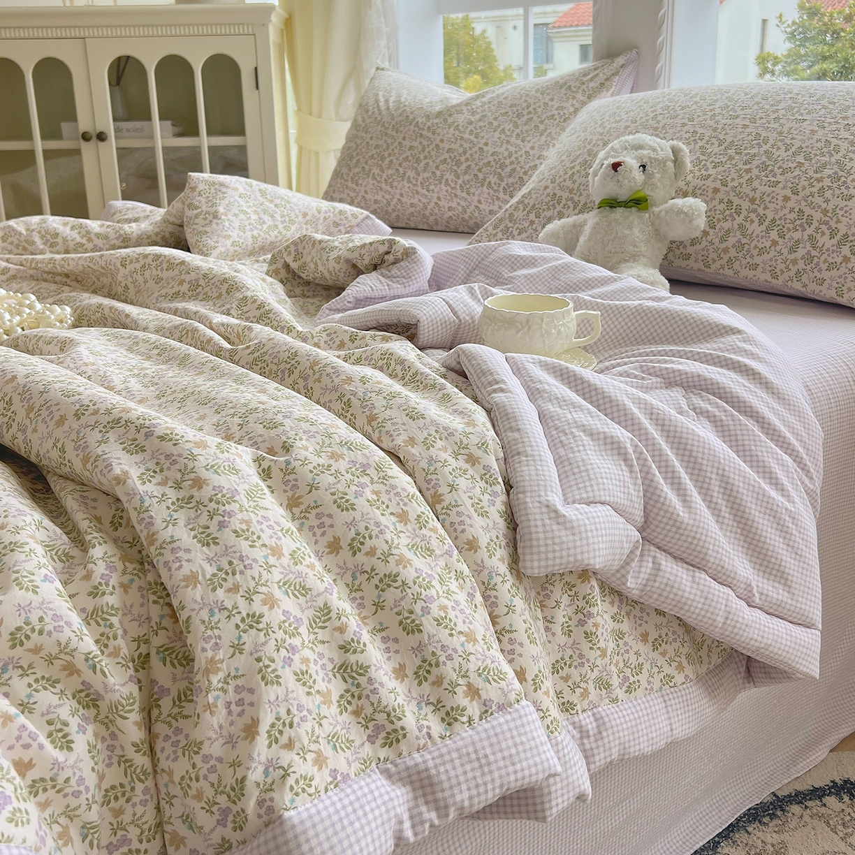 91家纺网 家纺一手货源 找家纺 宝士康家纺 2026新款抗菌亲肤棉田园碎花格子单夏被/夏被四件套 紫格花影