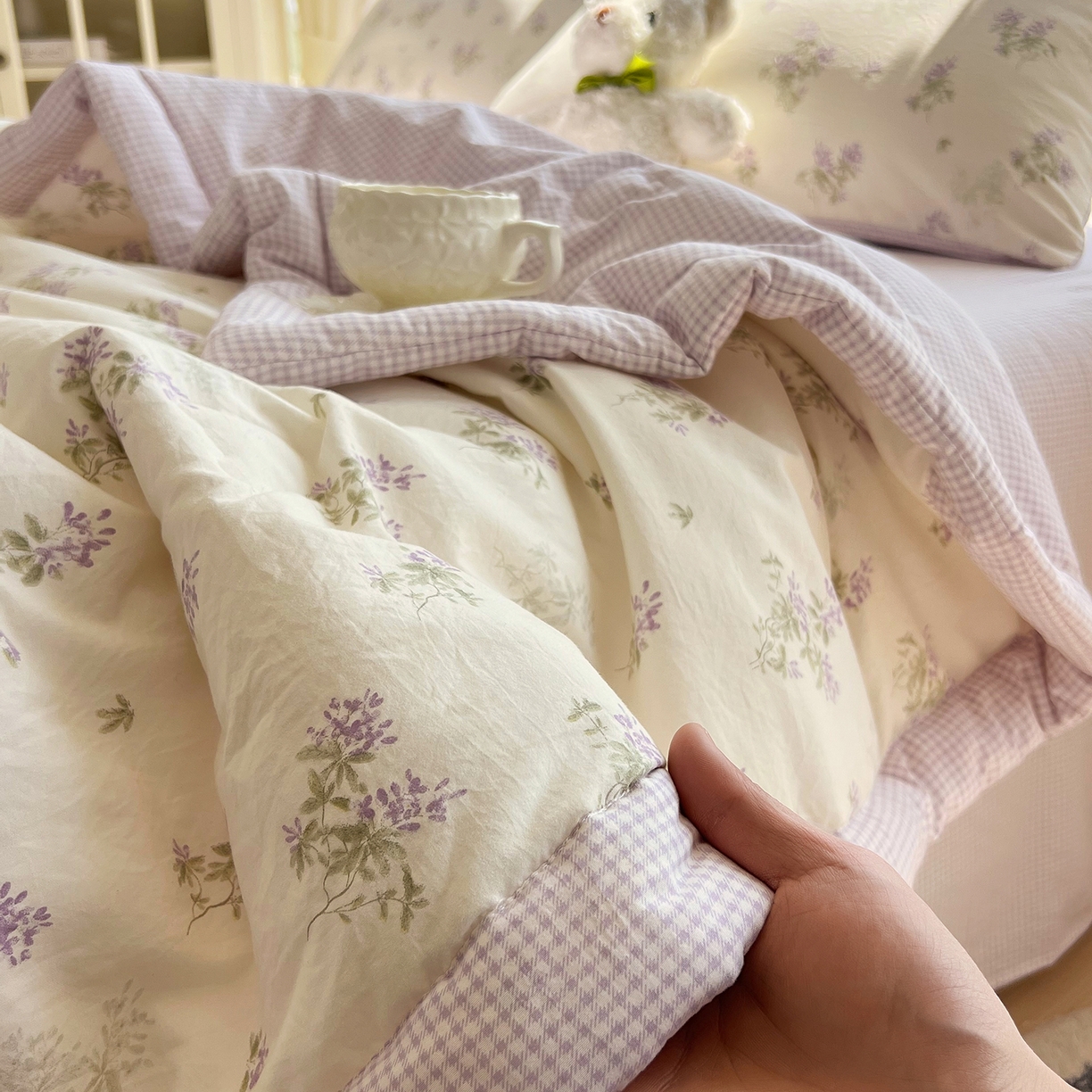 91家纺网 家纺一手货源 找家纺 宝士康家纺 2026新款抗菌亲肤棉田园碎花格子单夏被/夏被四件套 紫萝花藤