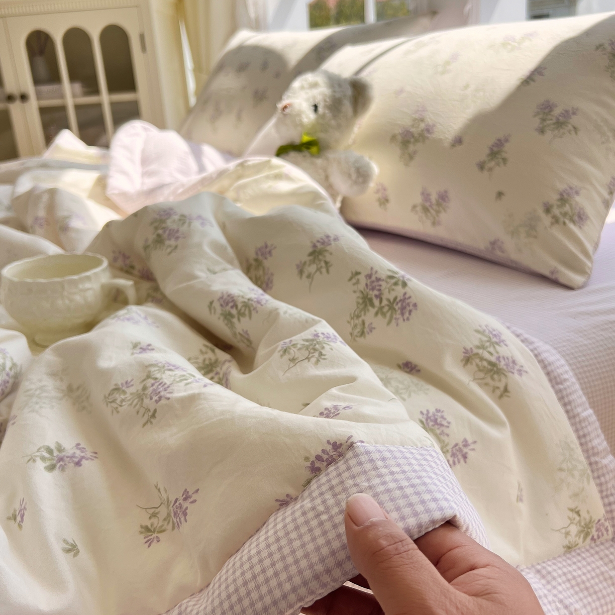 91家纺网 家纺一手货源 找家纺 宝士康家纺 2026新款抗菌亲肤棉田园碎花格子单夏被/夏被四件套 紫萝花藤