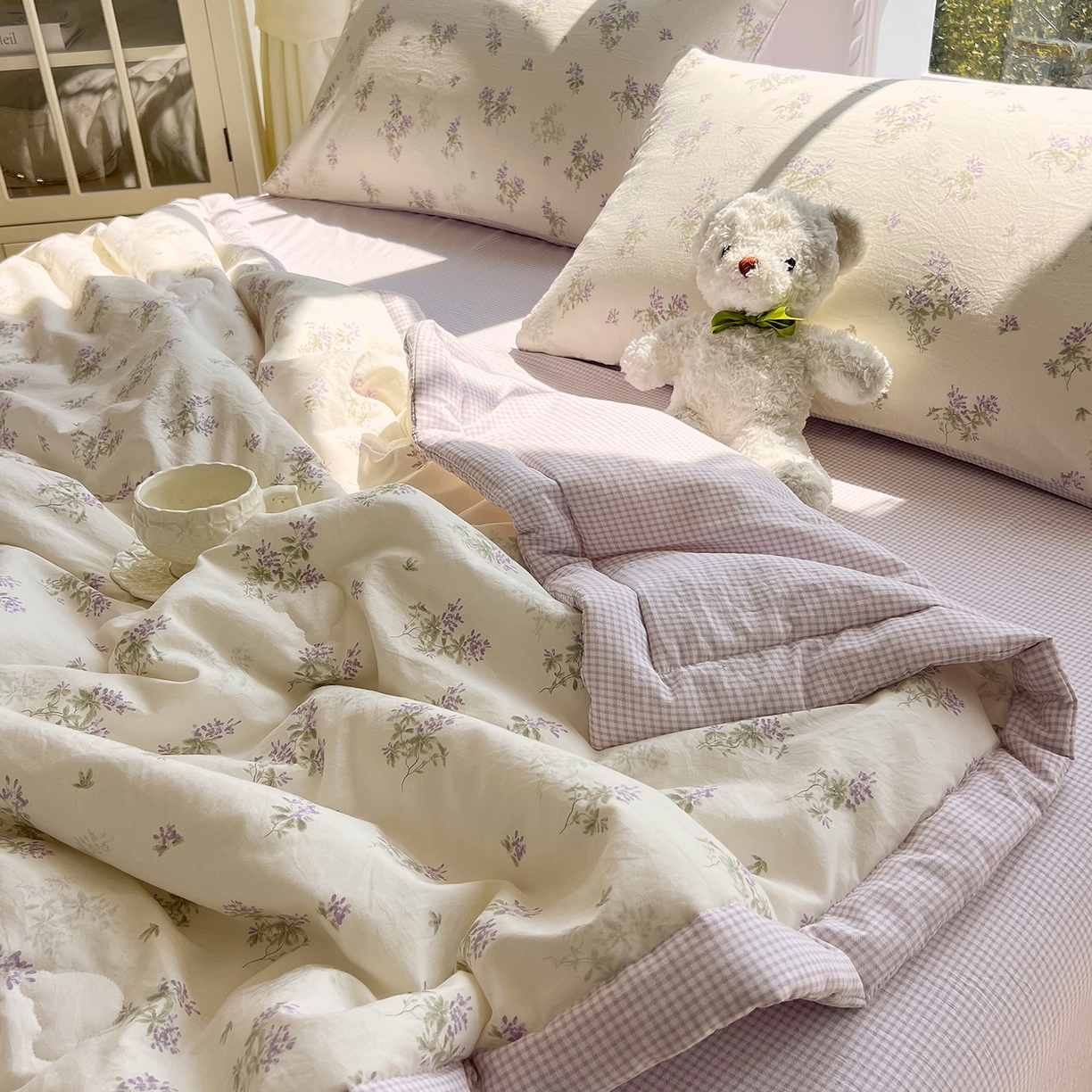 91家纺网 家纺一手货源 找家纺 宝士康家纺 2026新款抗菌亲肤棉田园碎花格子单夏被/夏被四件套 紫萝花藤