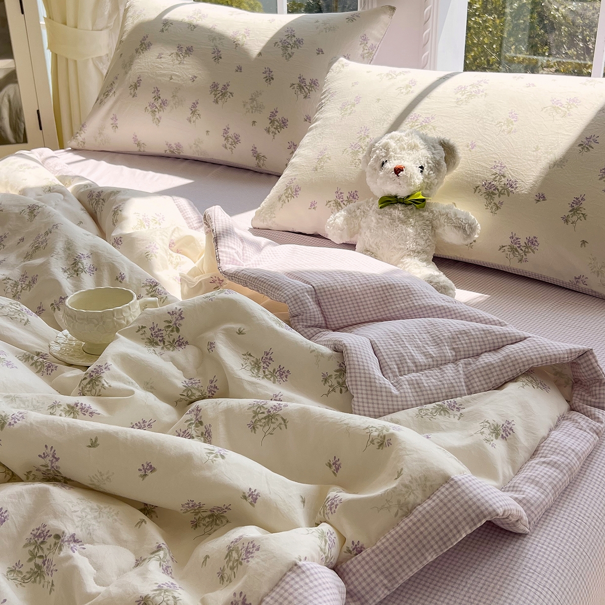 91家纺网 家纺一手货源 找家纺 宝士康家纺 2026新款抗菌亲肤棉田园碎花格子单夏被/夏被四件套 紫萝花藤