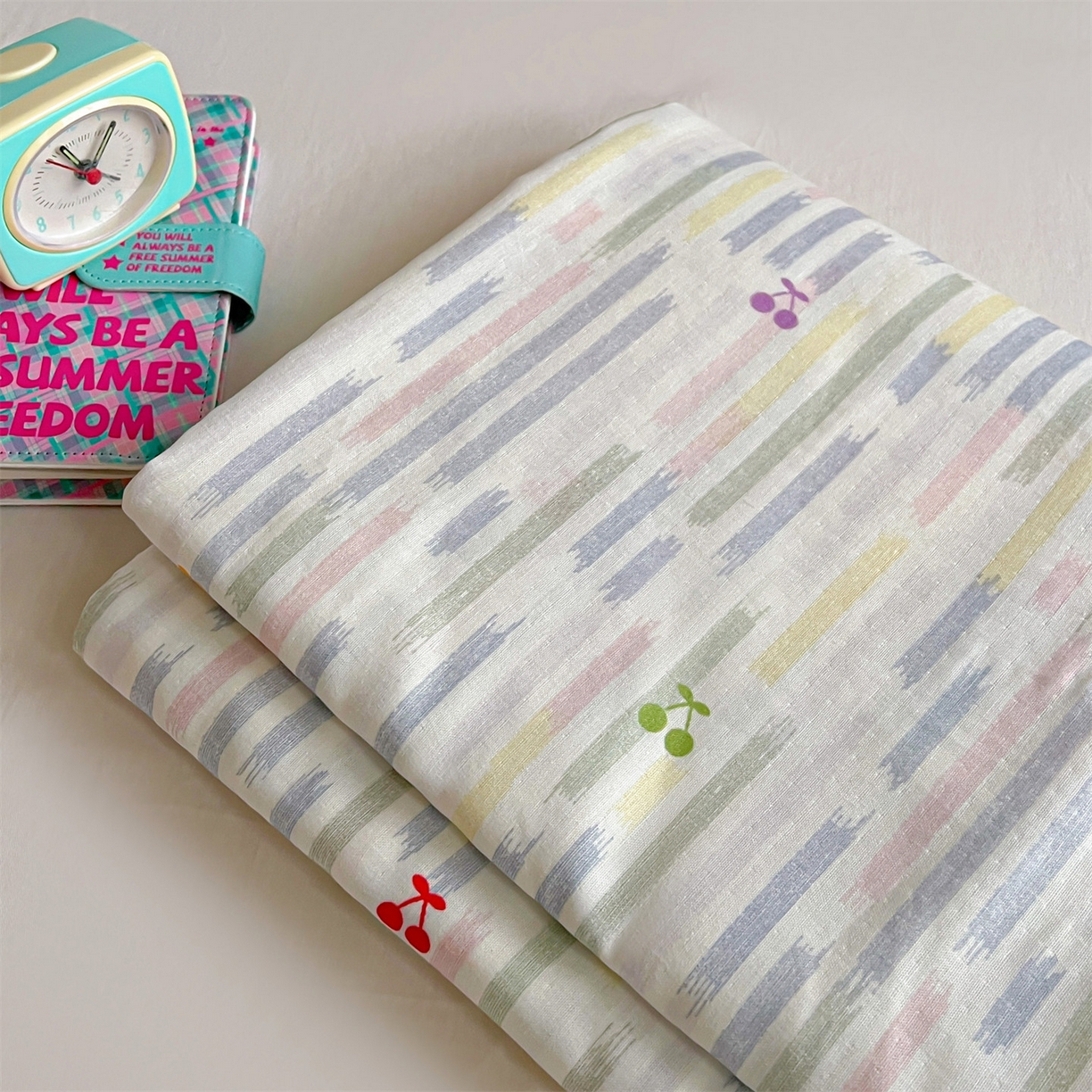 91家纺网 家纺一手货源 找家纺 名兮家居 2026新款全棉纯棉A类卡通时尚风双层纱床笠单品床笠床笠单件 双层纱-彩条樱桃