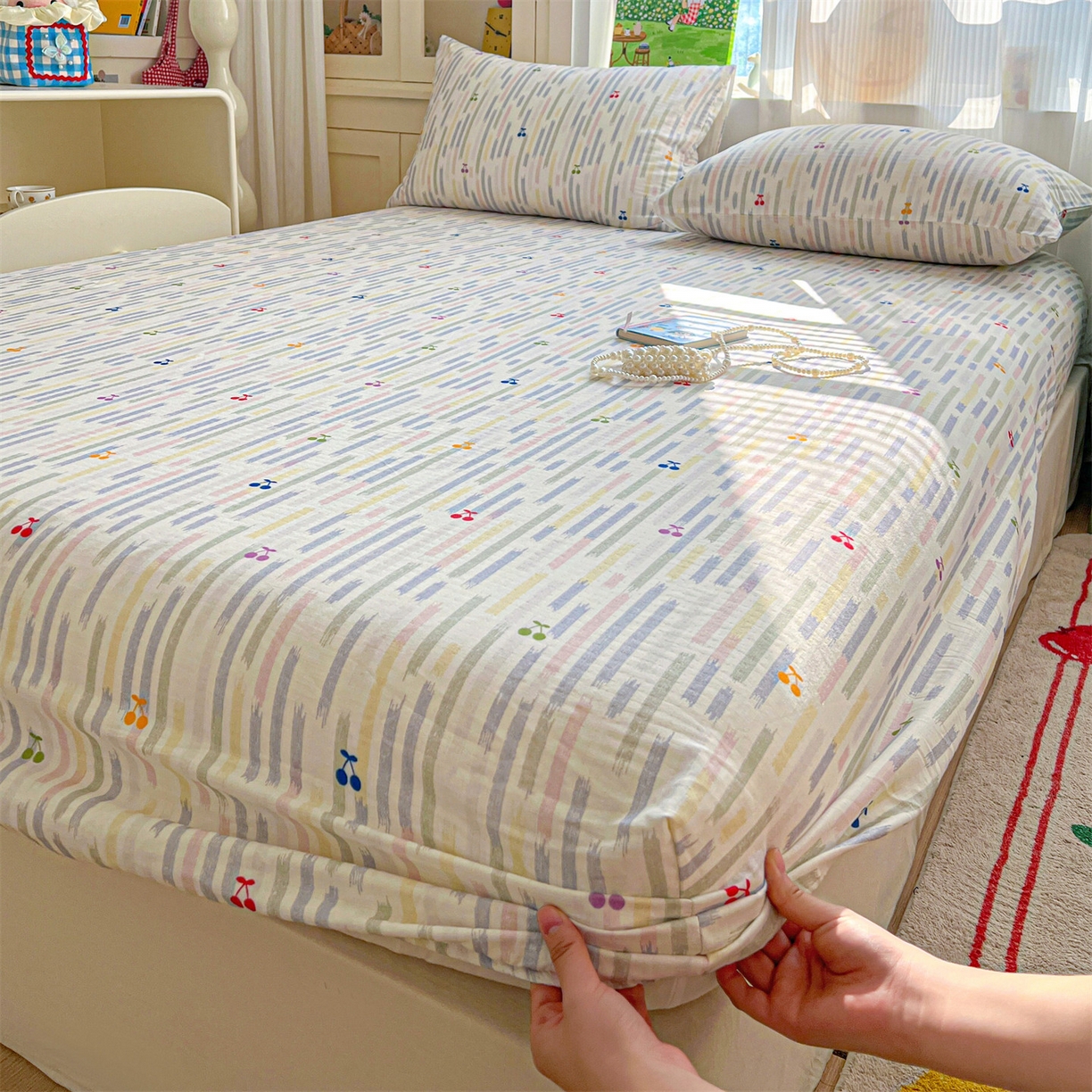 91家纺网 家纺一手货源 找家纺 名兮家居 2026新款全棉纯棉A类卡通时尚风双层纱床笠单品床笠床笠单件 双层纱-彩条樱桃