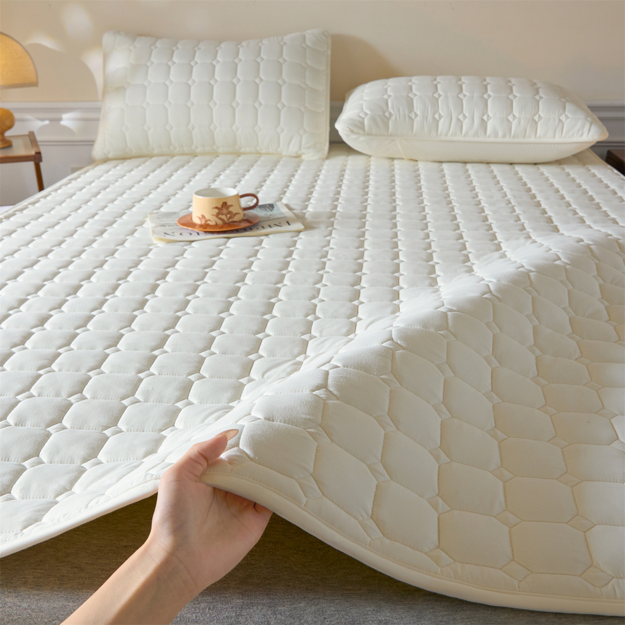 91家纺网 家纺一手货源 找家纺 （总）居眠 2026新款防水防滑夹棉床护垫-星格