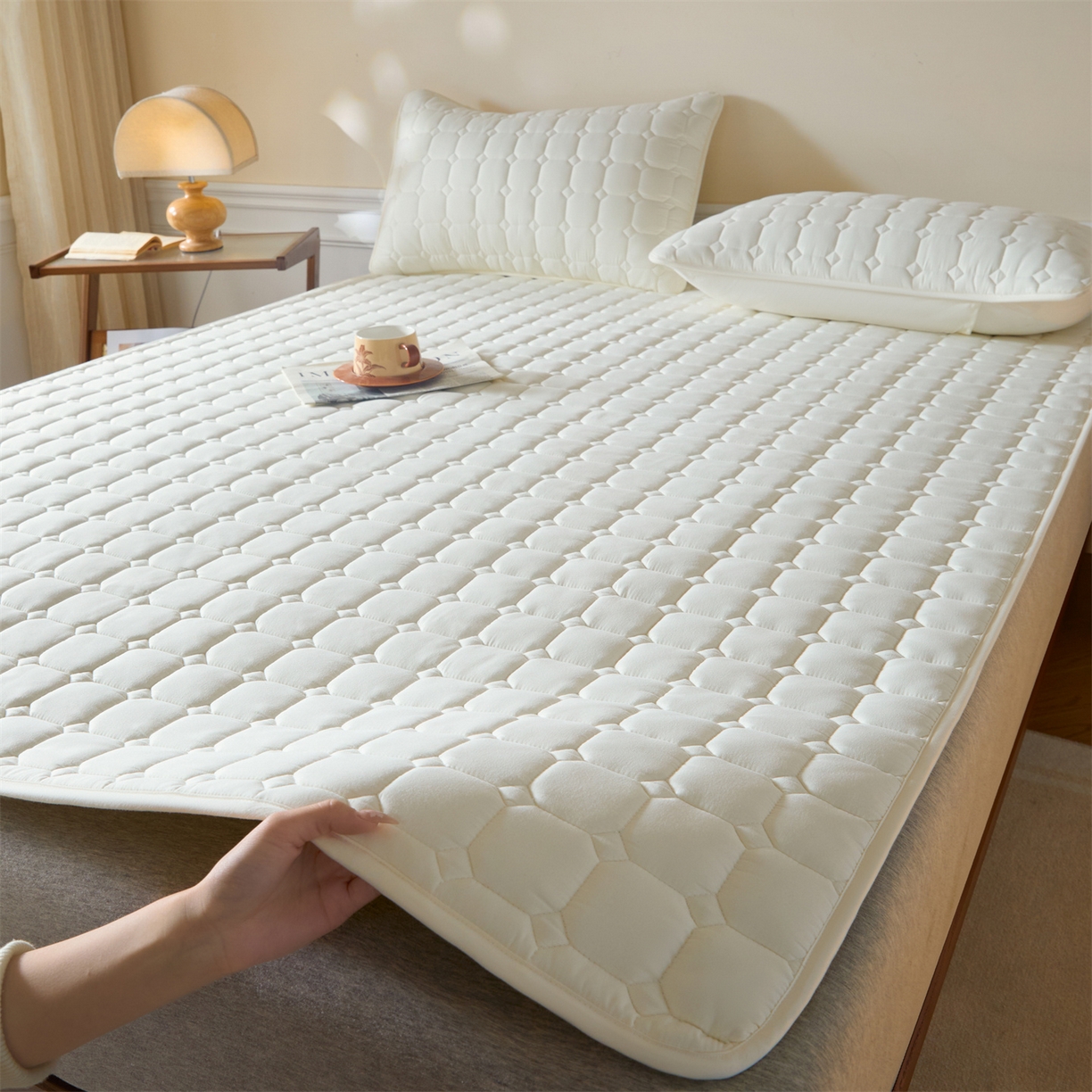 91家纺网 家纺一手货源 找家纺 （总）居眠 2026新款防水防滑夹棉床护垫-星格