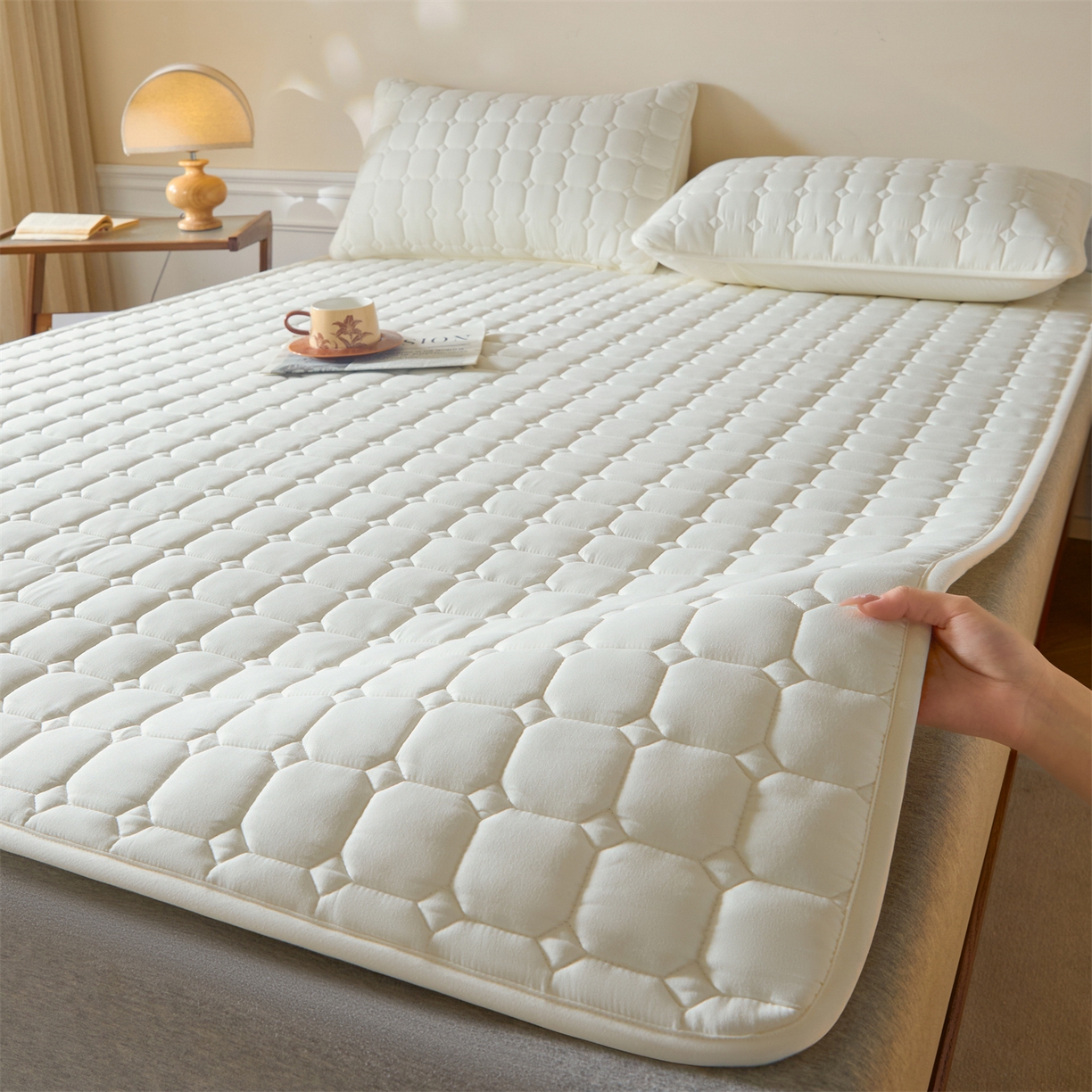 91家纺网 家纺一手货源 找家纺 居眠 2026新款防水防滑夹棉床护垫-星格 星格-白