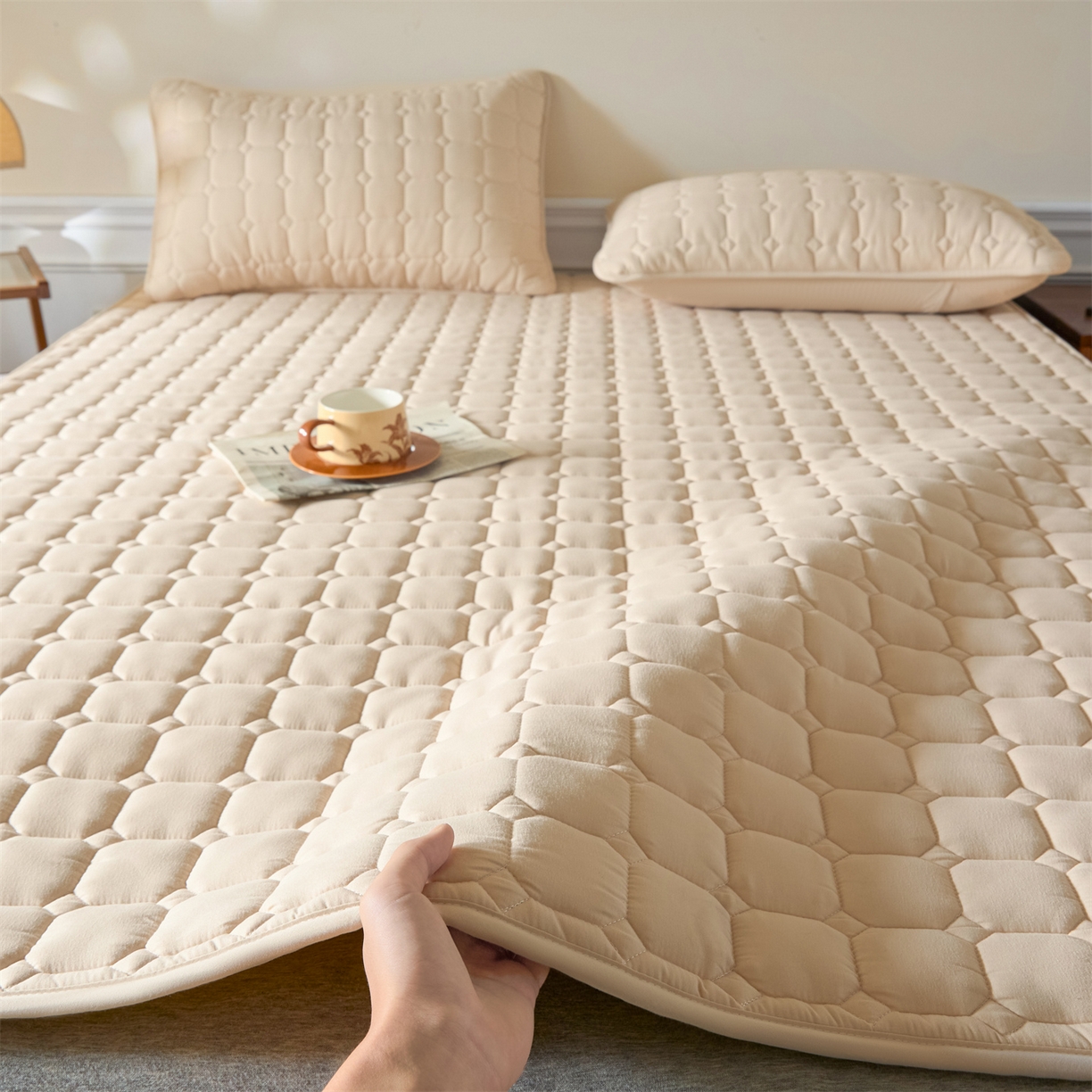 91家纺网 家纺一手货源 找家纺 居眠 2026新款防水防滑夹棉床护垫-星格 星格-卡