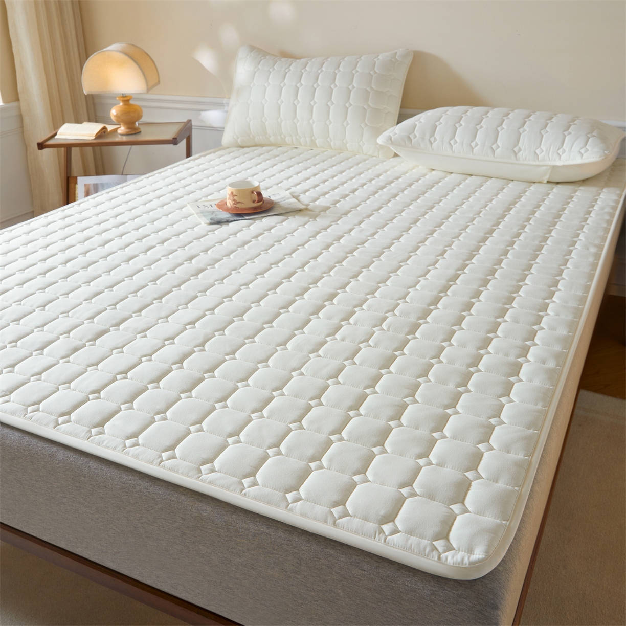 91家纺网 家纺一手货源 找家纺 居眠 2026新款防水防滑夹棉床护垫-星格 星格-白