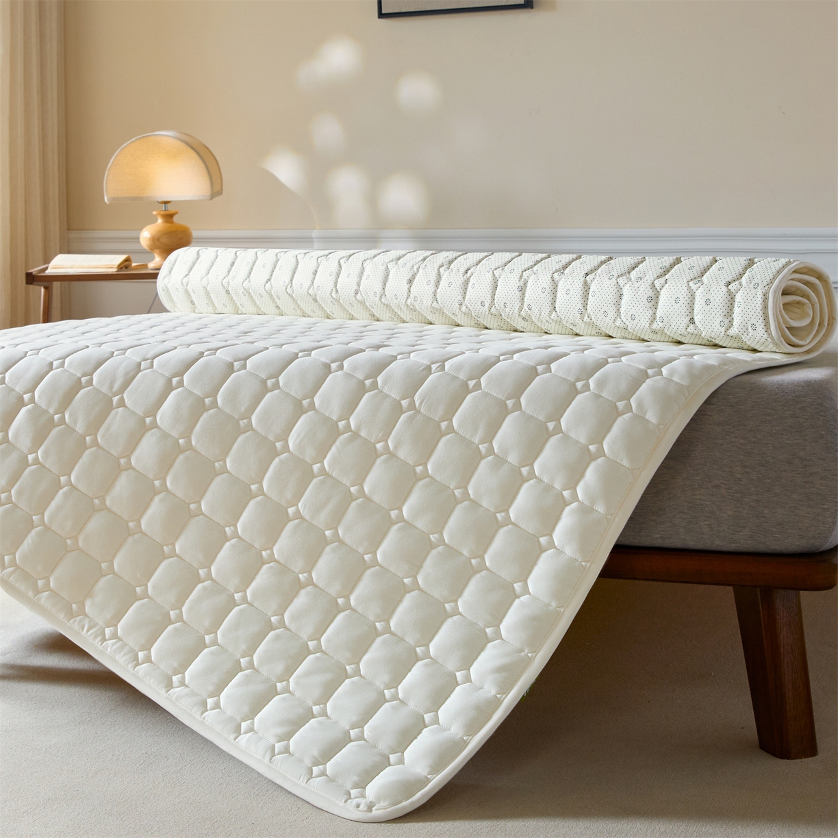 91家纺网 家纺一手货源 找家纺 居眠 2026新款防水防滑夹棉床护垫-星格 星格-白